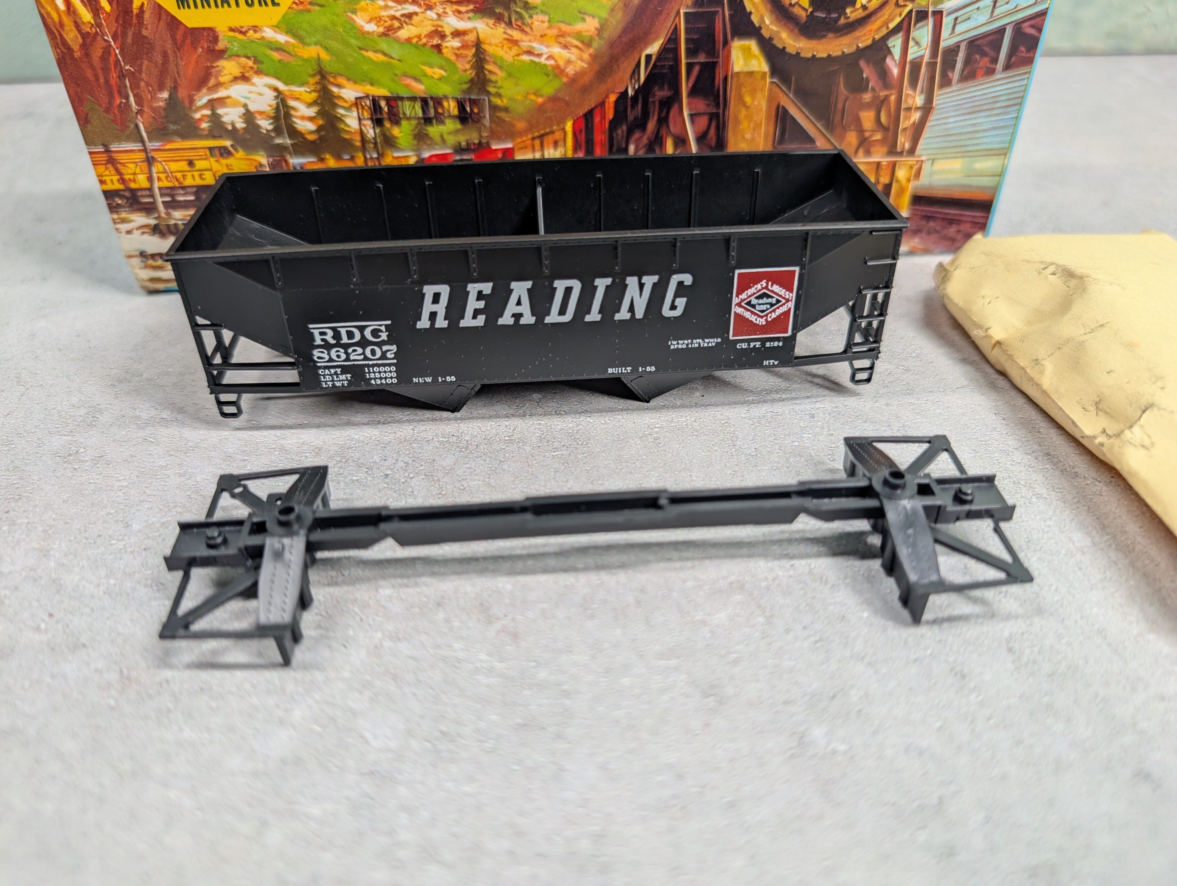 USED Athearn HO Scale 2-Bay Flat-End Hopper Reading RDG #86207 Bev-Bel KIT