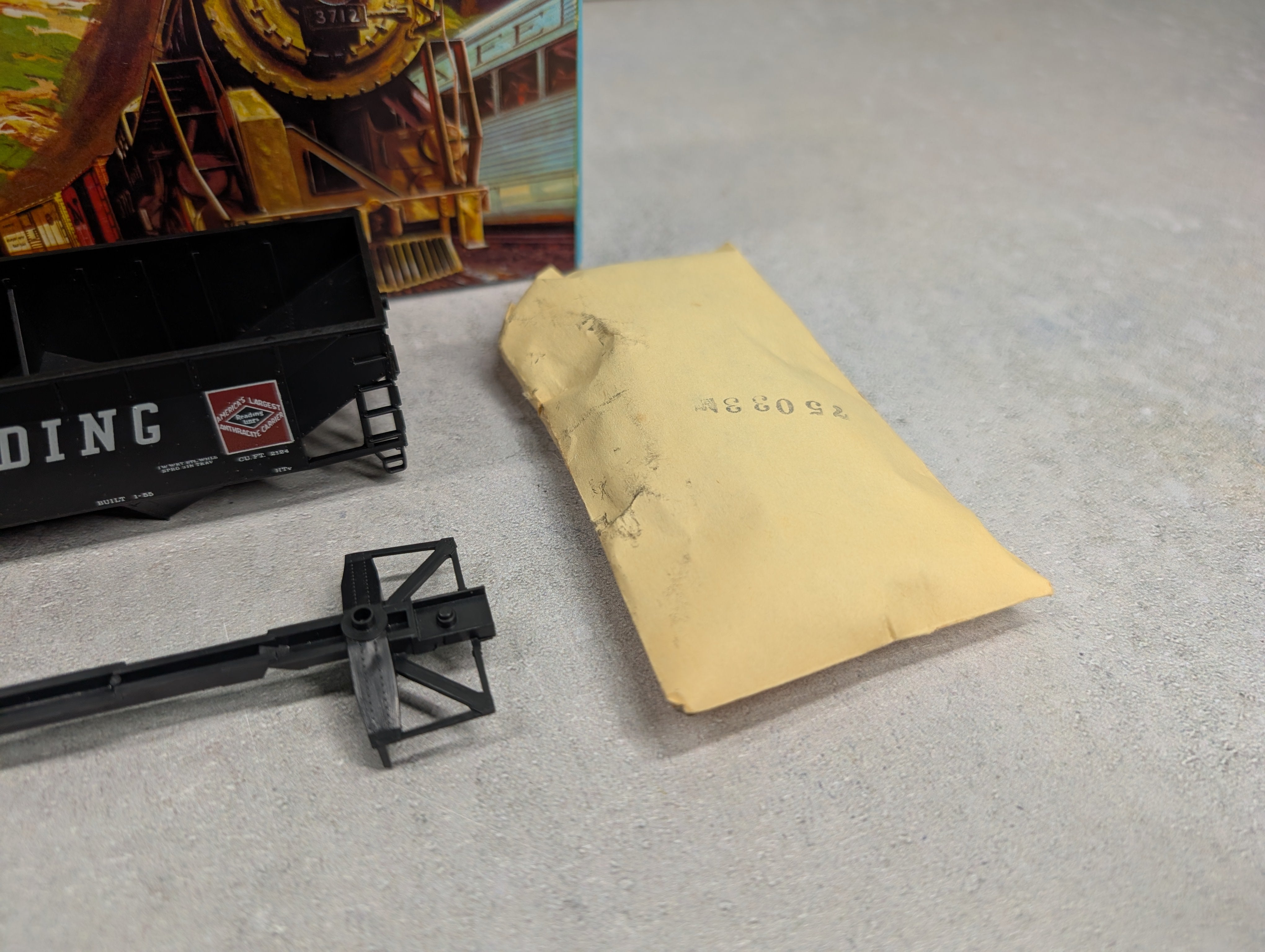 USED Athearn HO Scale 2-Bay Flat-End Hopper Reading RDG #86207 Bev-Bel KIT