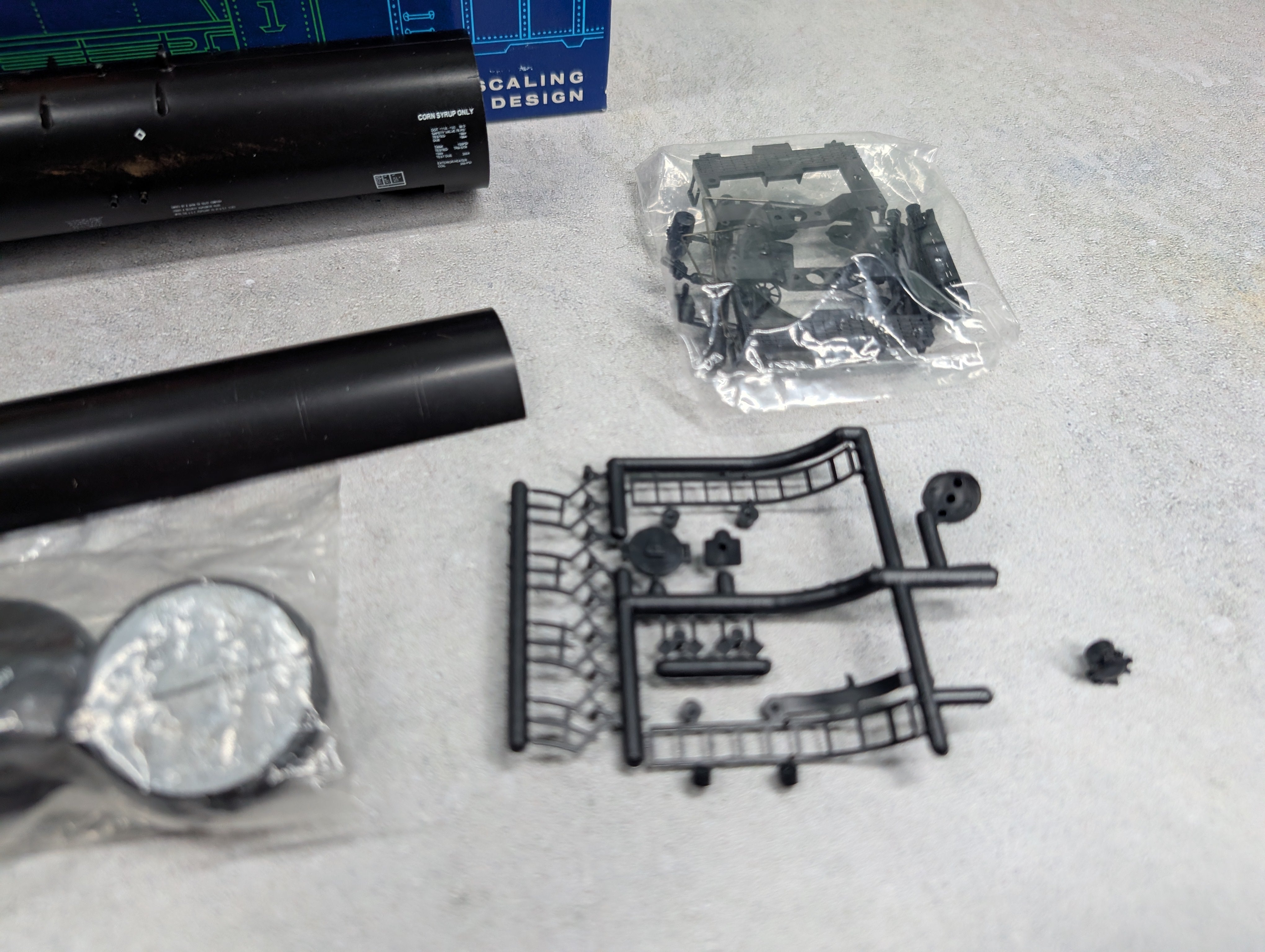 USED Roundhouse 3248 HO Scale 50' Tank Car Archer Daniels Midland ADMX #15850 Corn Sweeteners KIT