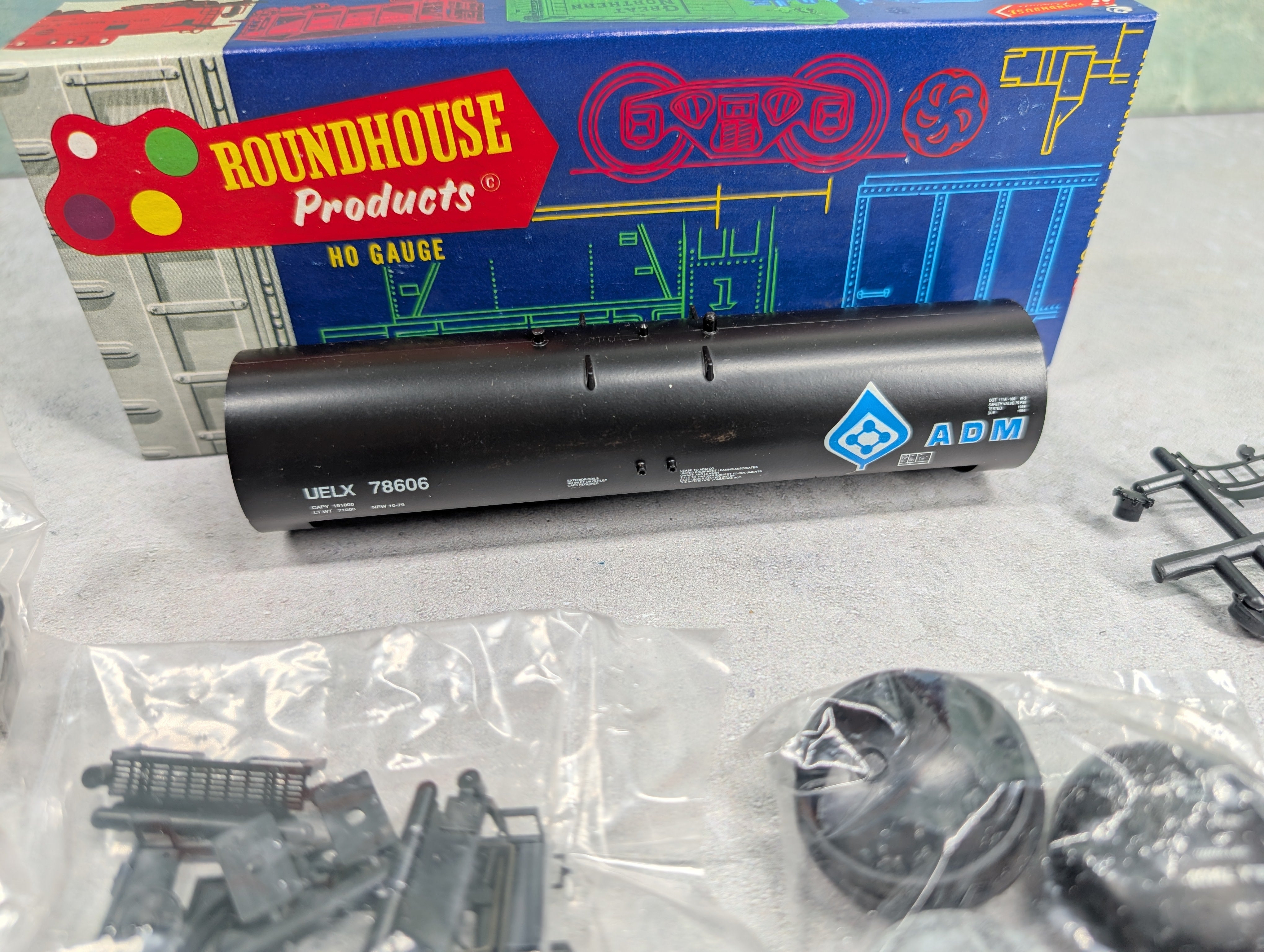 USED Roundhouse 3250 HO Scale 50' Tank Car Archer Daniels Midland UELX #78606 KIT