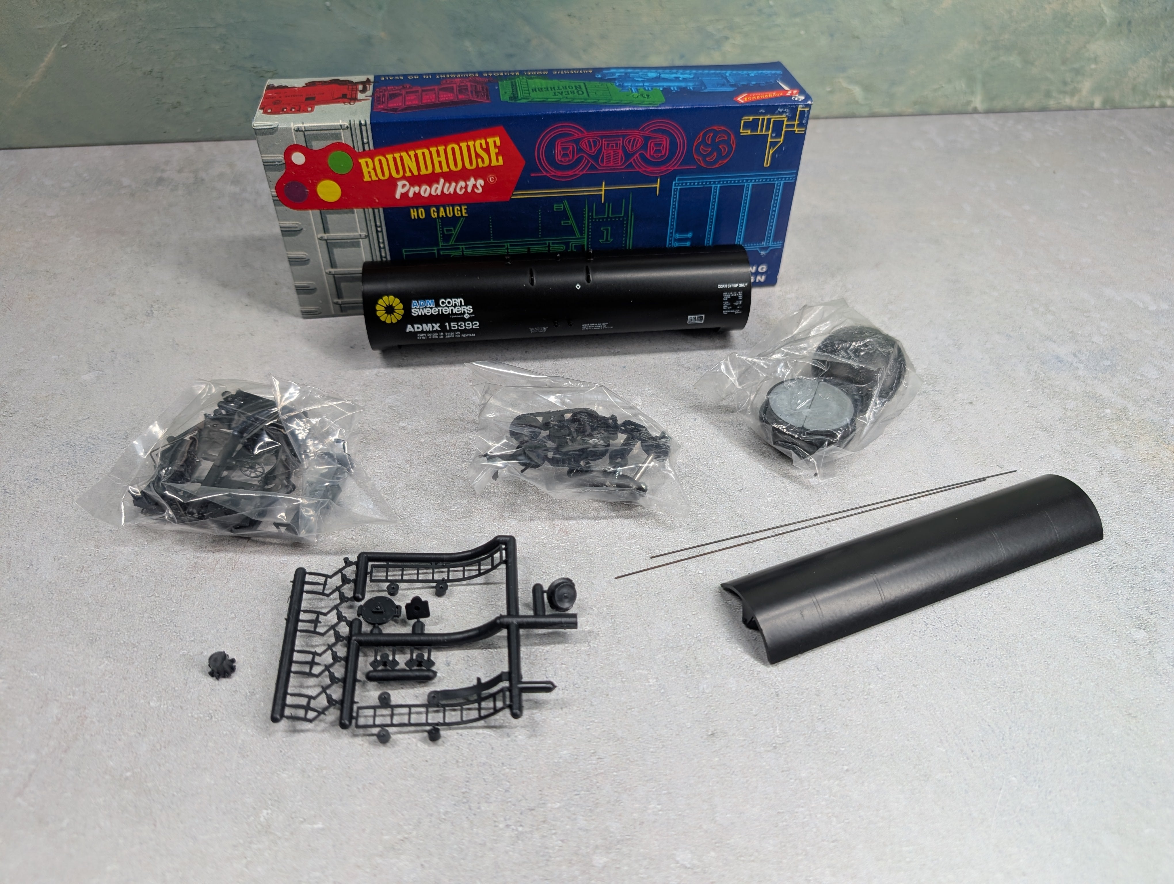 USED Roundhouse 3248 HO Scale 50' Tank Car Archer Daniels Midland ADMX #15392 Corn Sweeteners KIT