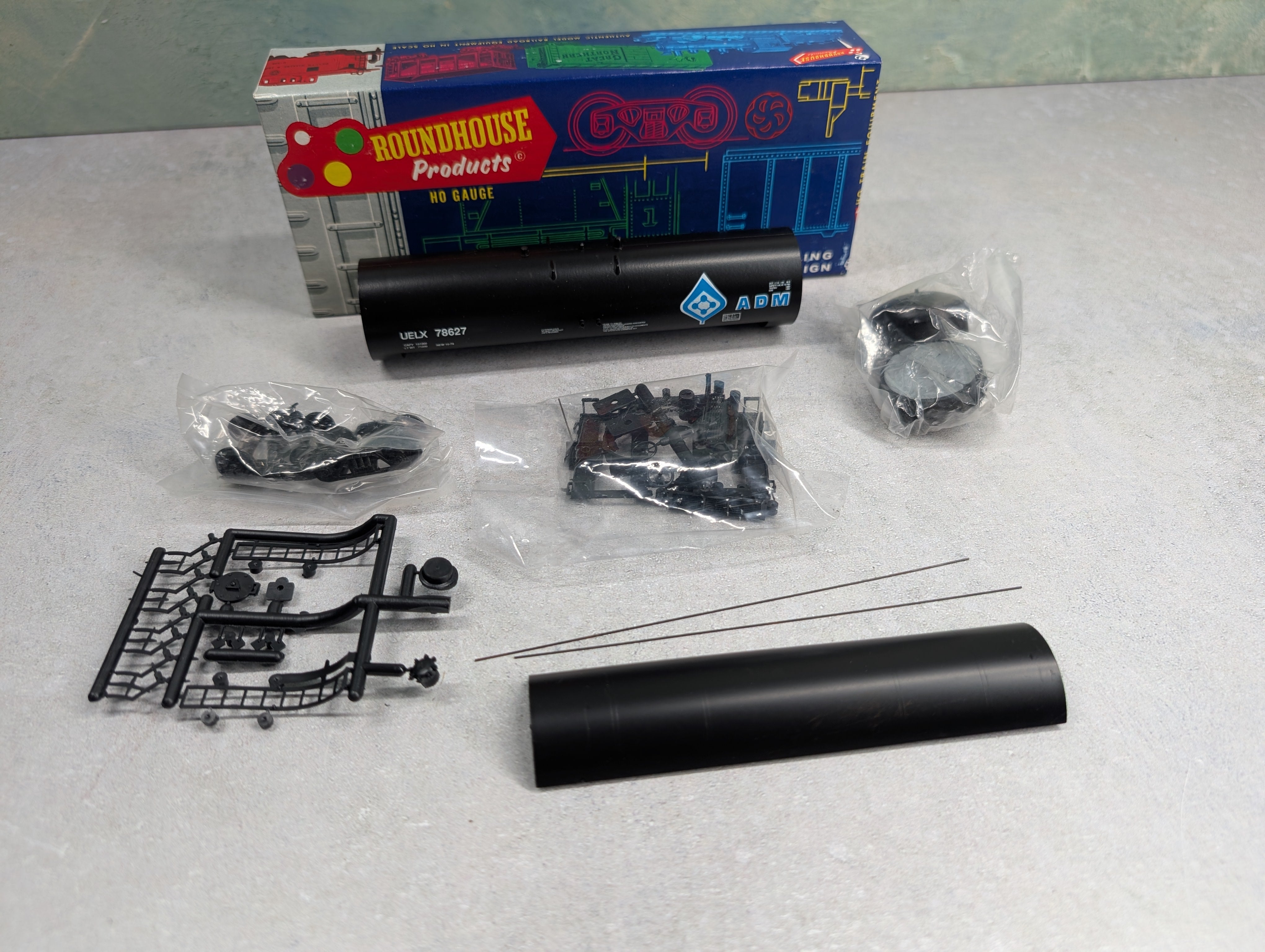 USED Roundhouse 3250 HO Scale 50' Tank Car Archer Daniels Midland UELX #78627 KIT