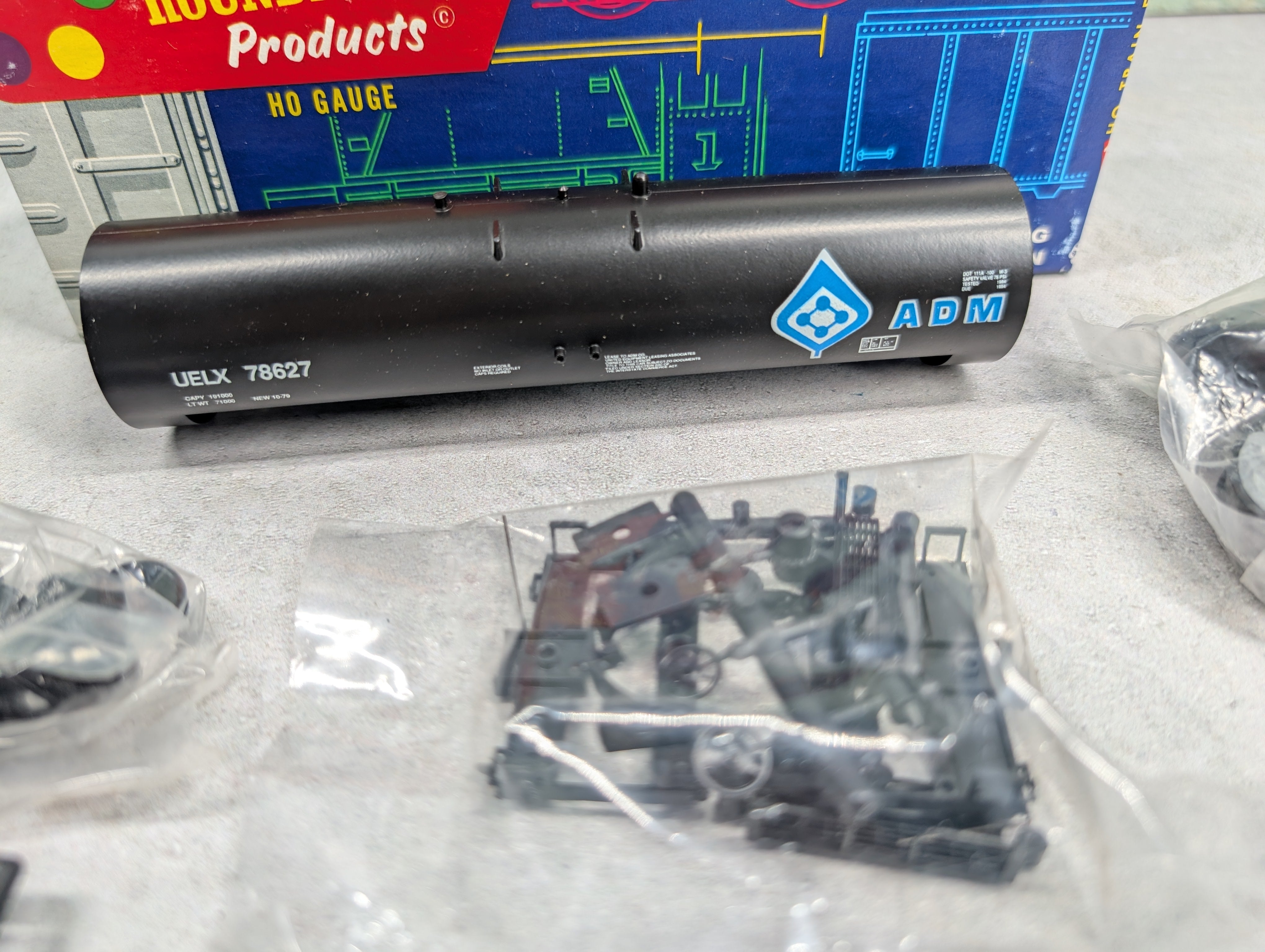 USED Roundhouse 3250 HO Scale 50' Tank Car Archer Daniels Midland UELX #78627 KIT