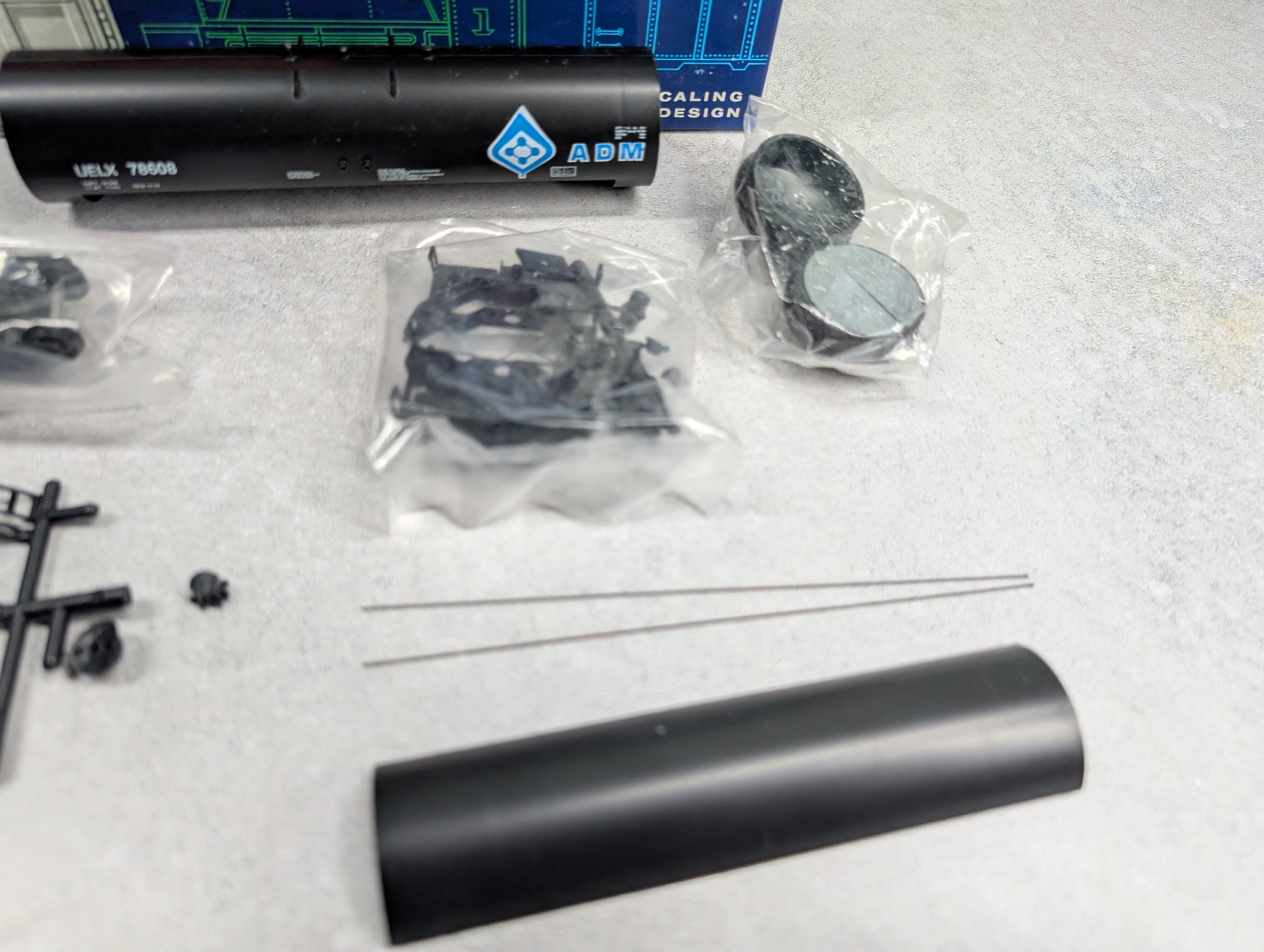 USED Roundhouse 3250 HO Scale 50' Tank Car Archer Daniels Midland UELX #78608 KIT