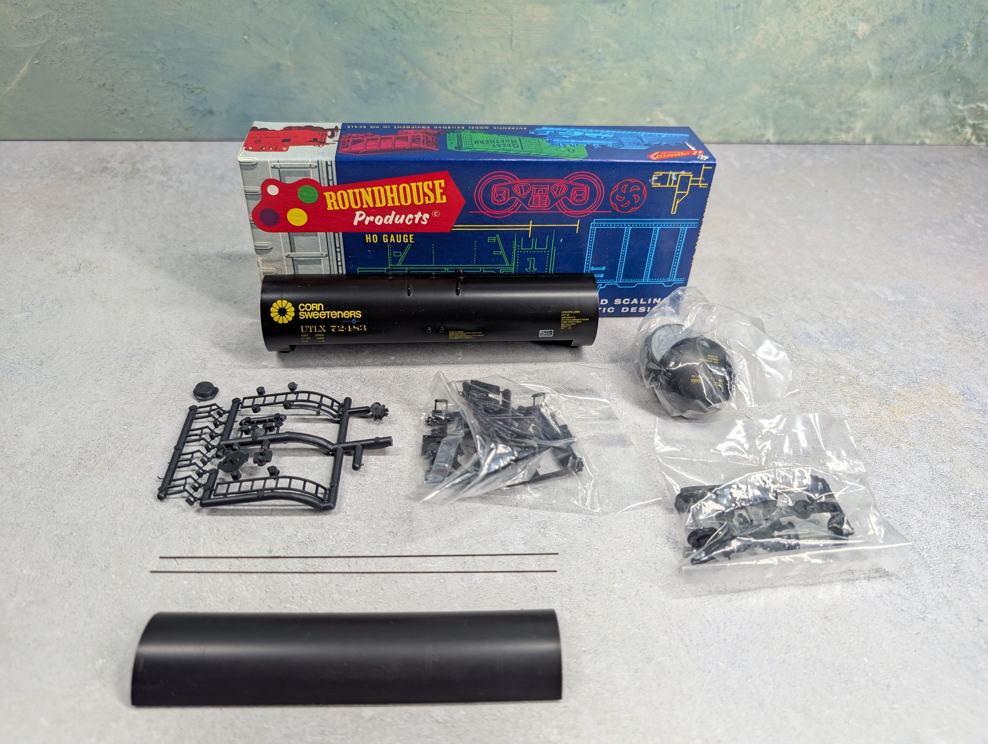 USED Roundhouse 3249 HO Scale 50' Tank Car Archer Daniels Midland UTLX #72483 Corn Sweeteners KIT