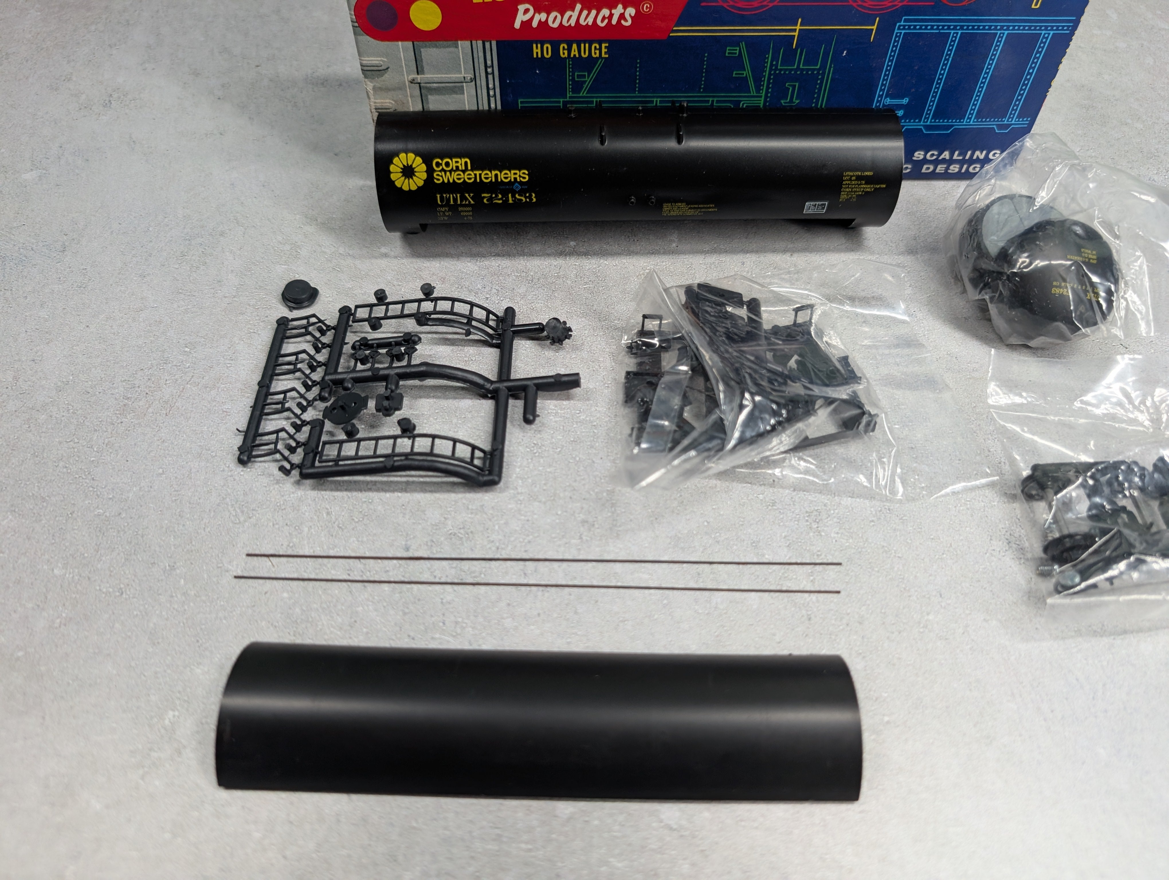 USED Roundhouse 3249 HO Scale 50' Tank Car Archer Daniels Midland UTLX #72483 Corn Sweeteners KIT