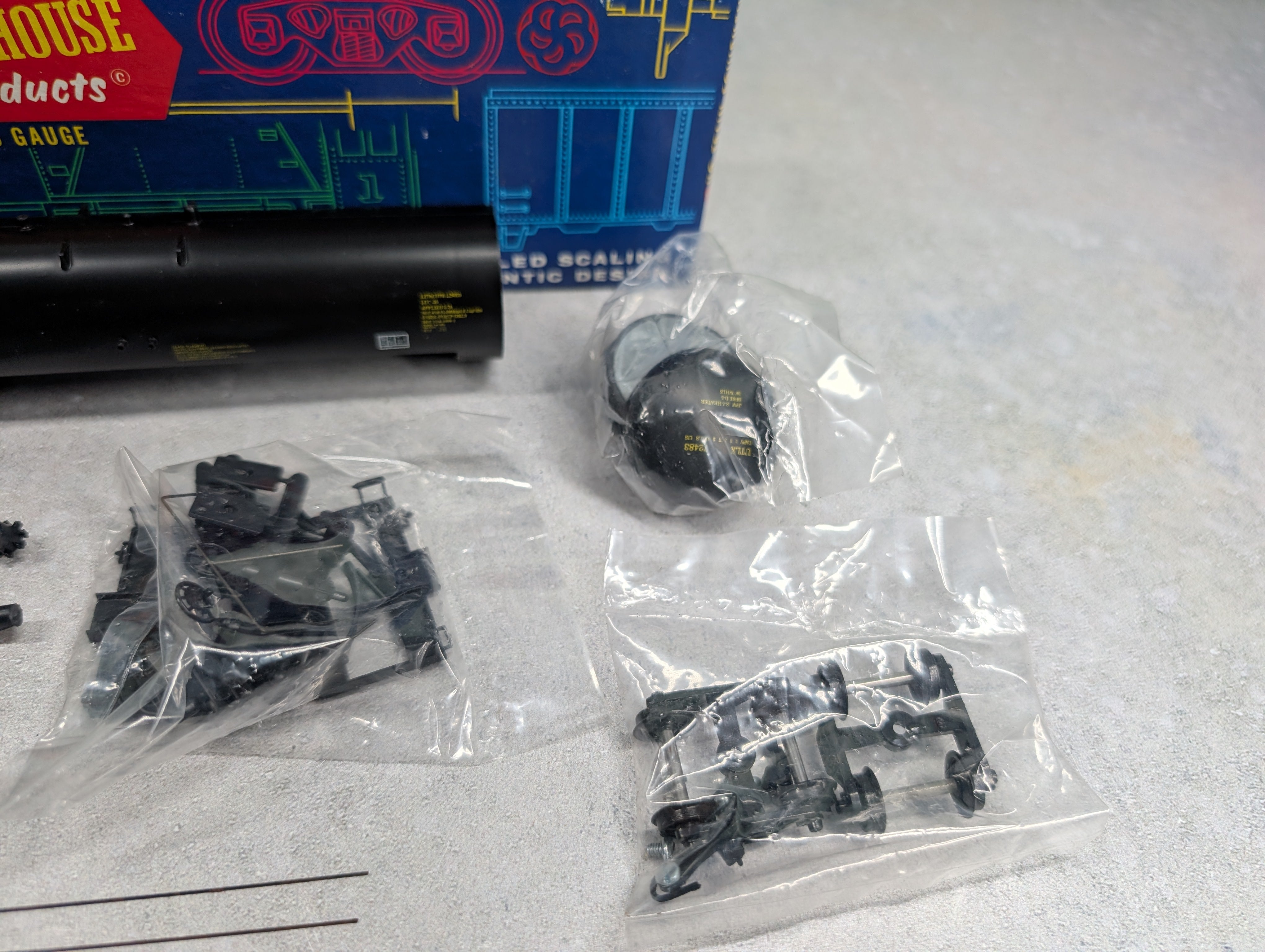 USED Roundhouse 3249 HO Scale 50' Tank Car Archer Daniels Midland UTLX #72483 Corn Sweeteners KIT