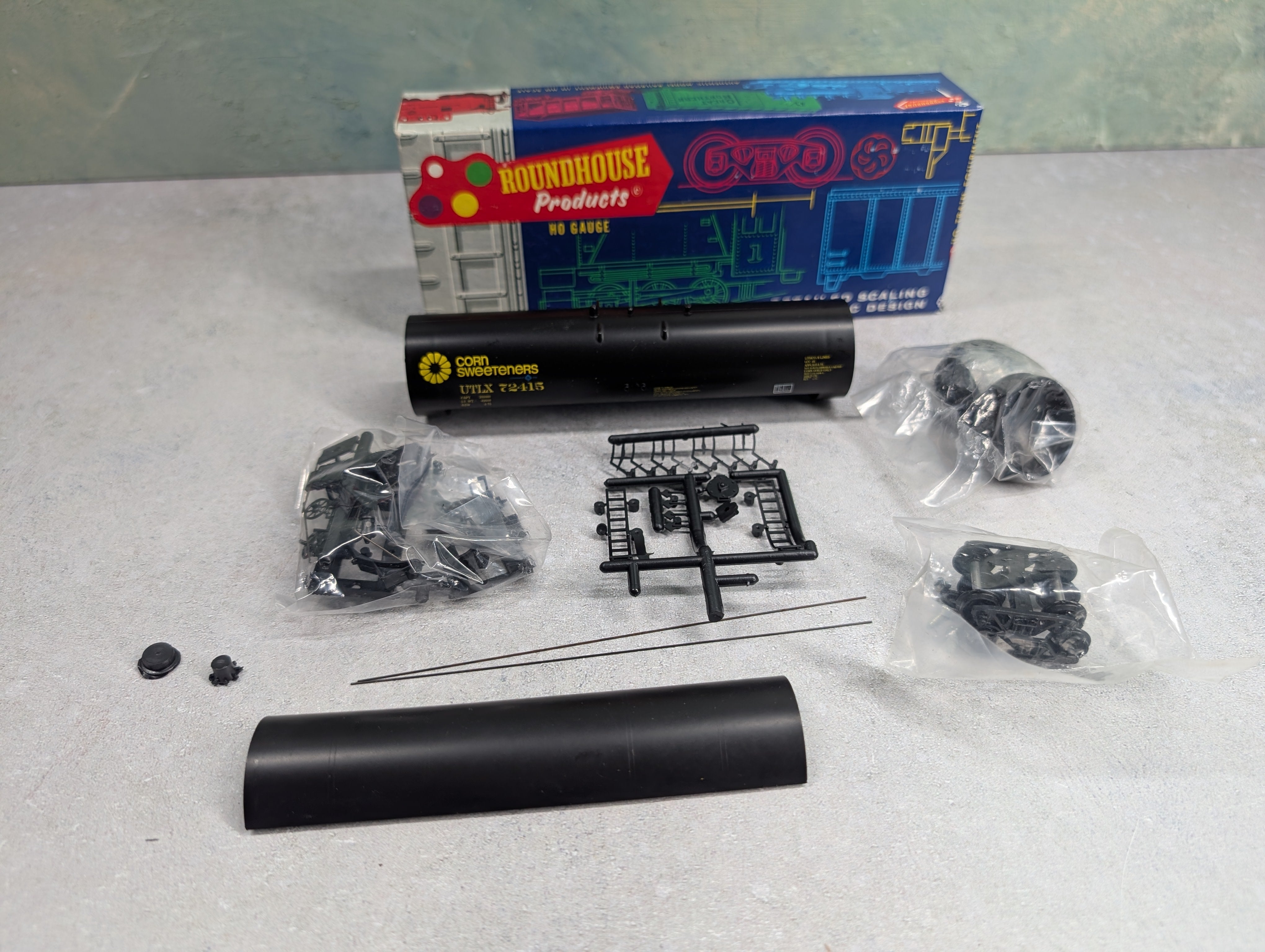 USED Roundhouse 3249 HO Scale 50' Tank Car Archer Daniels Midland UTLX #72415 Corn Sweeteners KIT