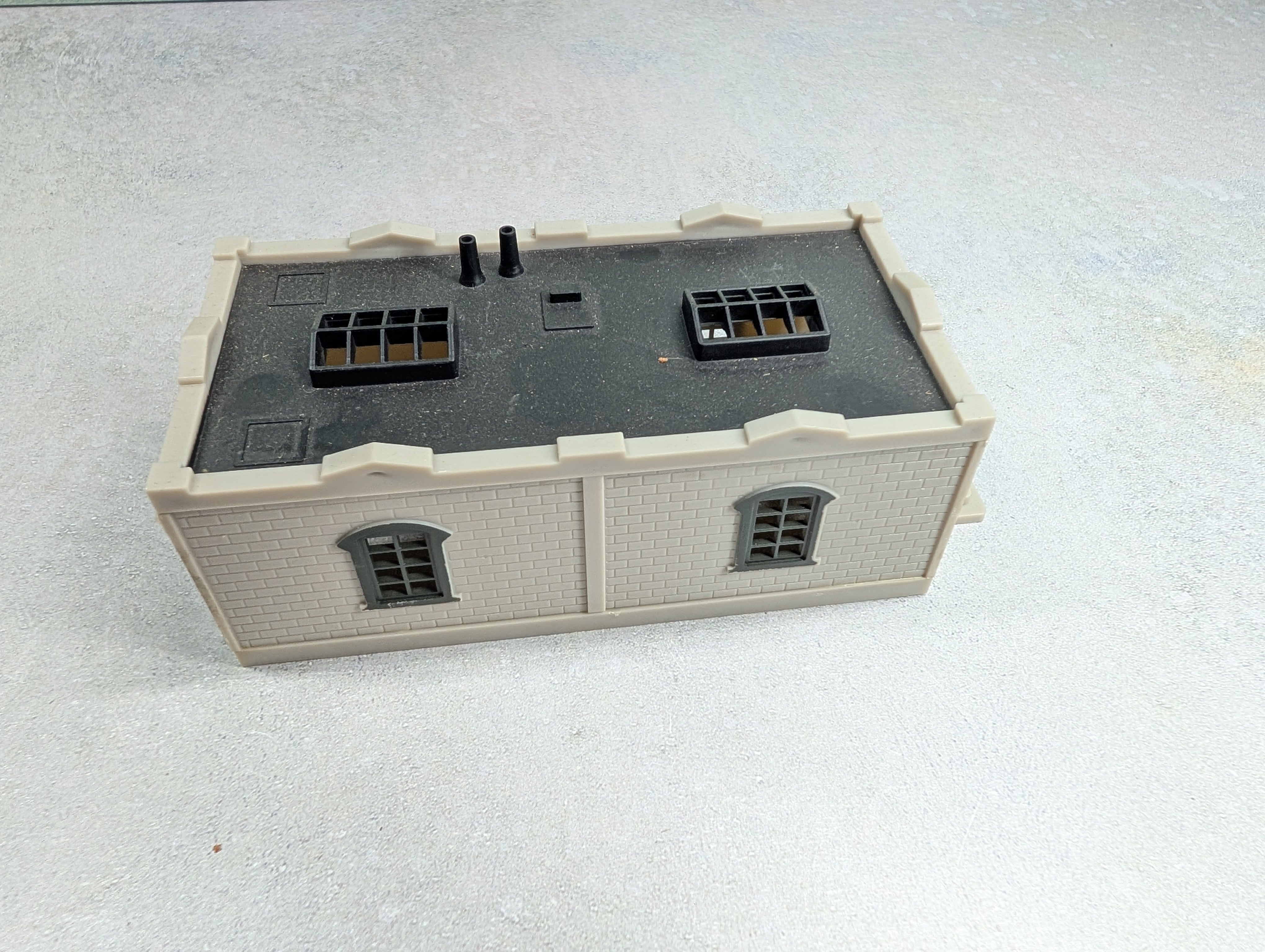 USED HO Scale Light Gray Brick Office