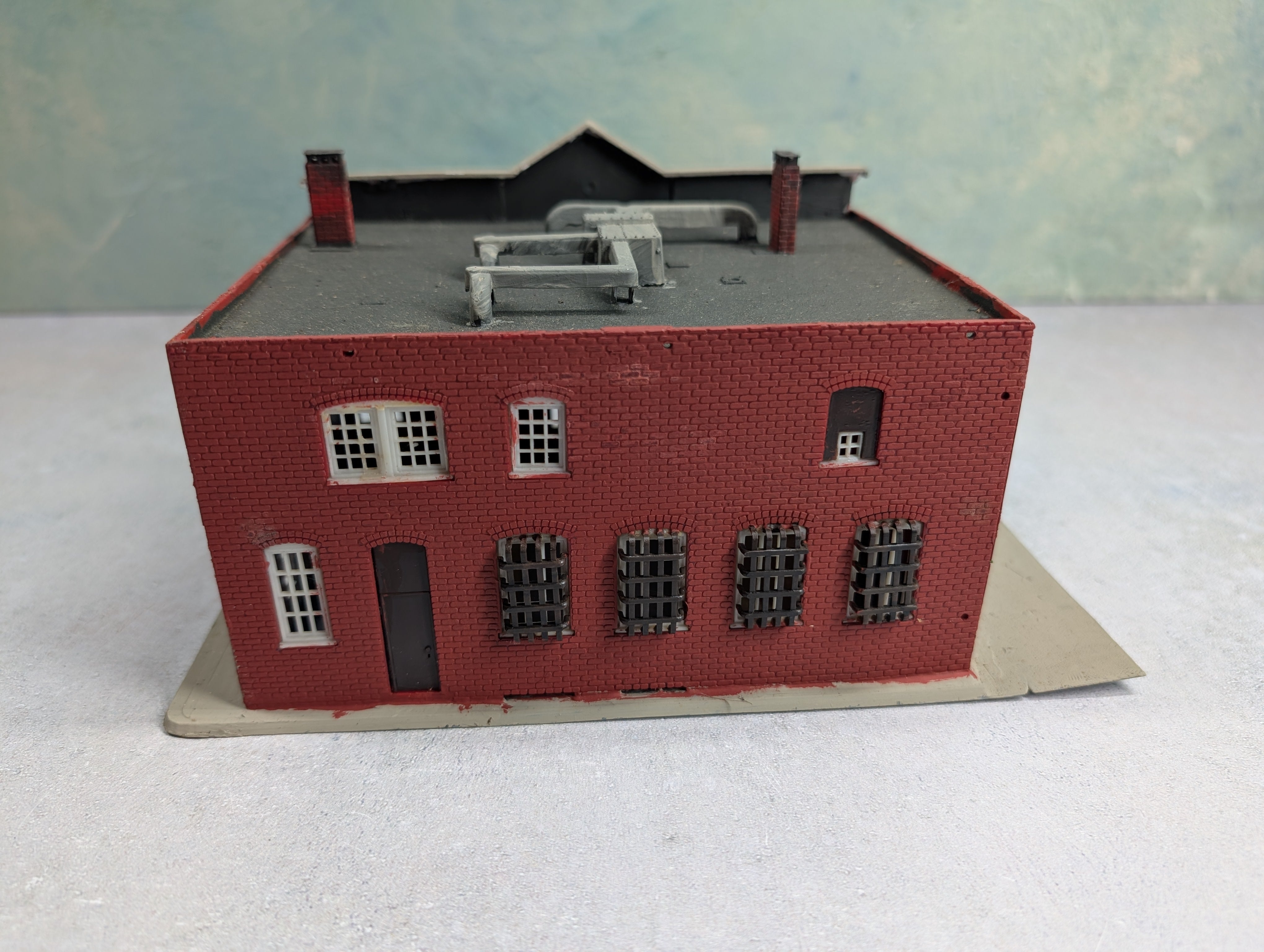 USED HO Scale Large Brick Building