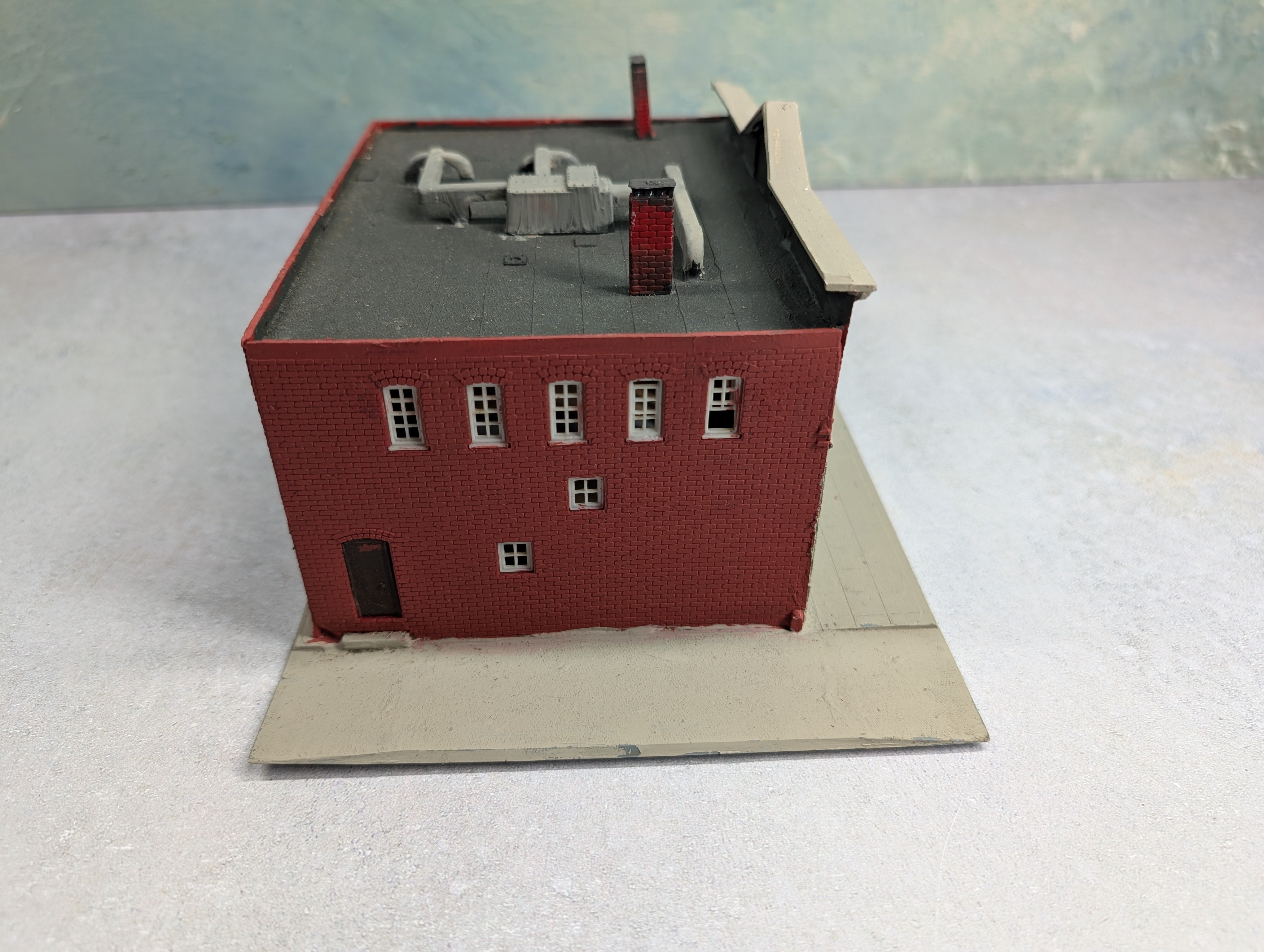 USED HO Scale Large Brick Building