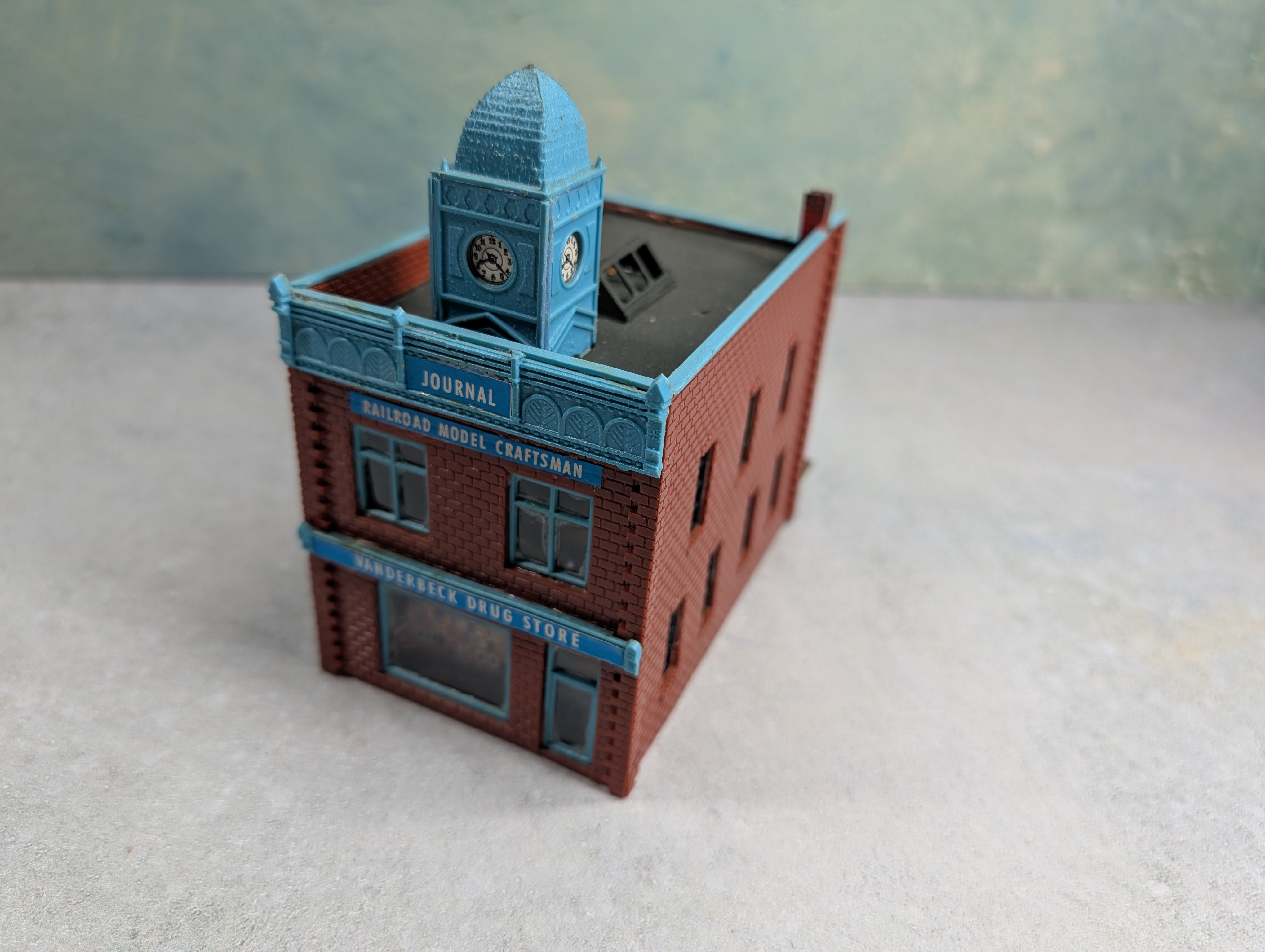 USED Tyco HO Scale Vanderbeck Druge Store, Brick Building