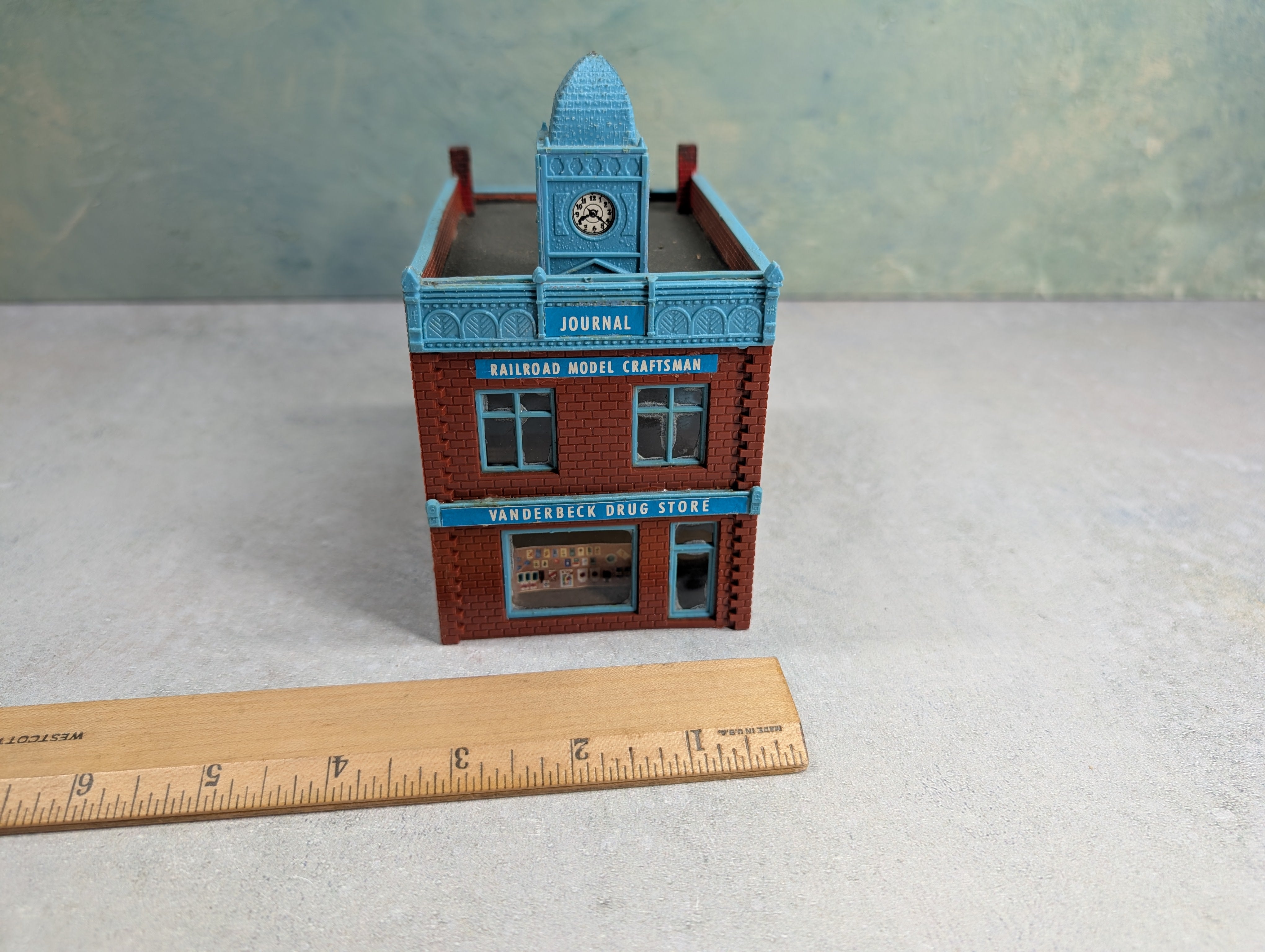USED Tyco HO Scale Vanderbeck Druge Store, Brick Building