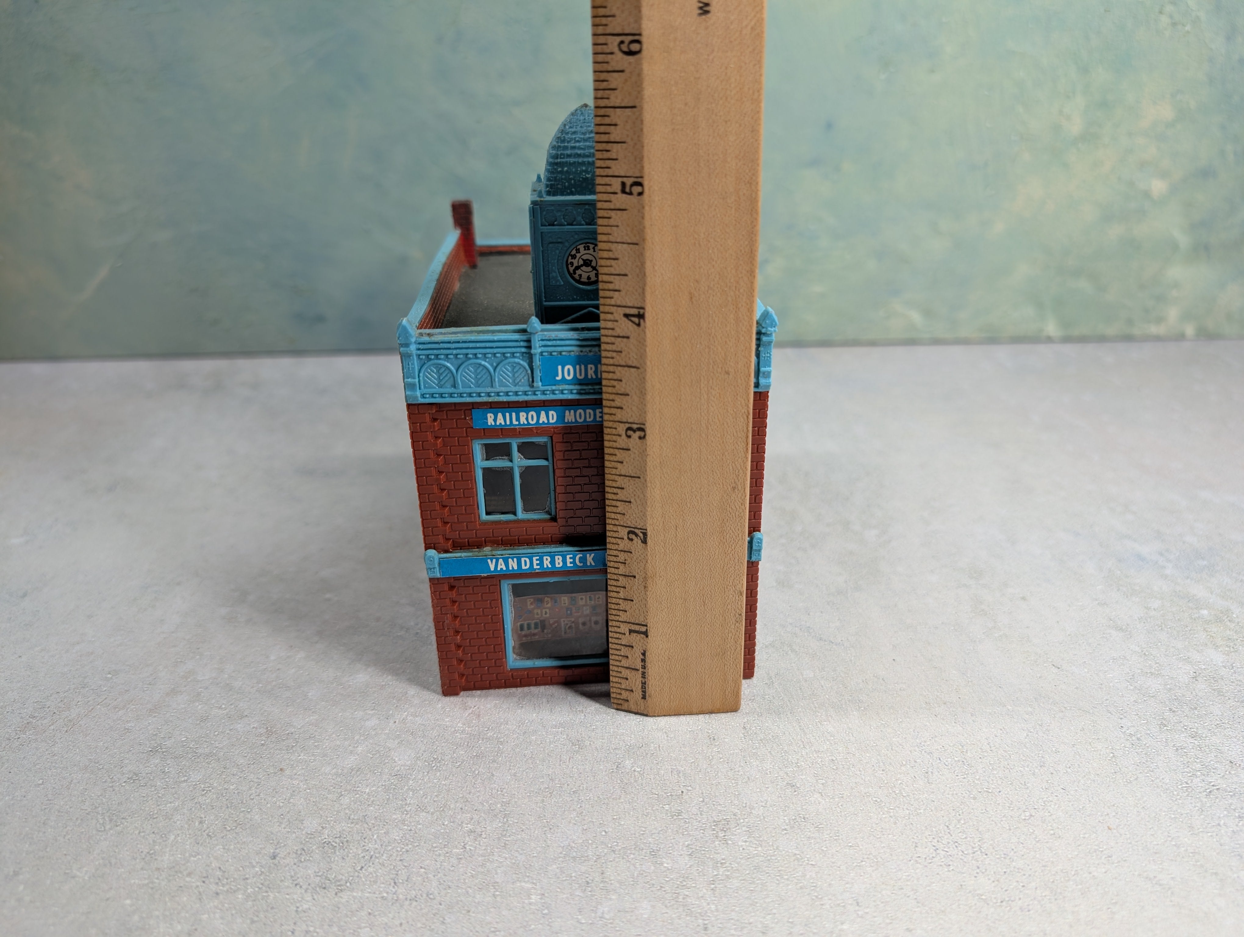 USED Tyco HO Scale Vanderbeck Druge Store, Brick Building