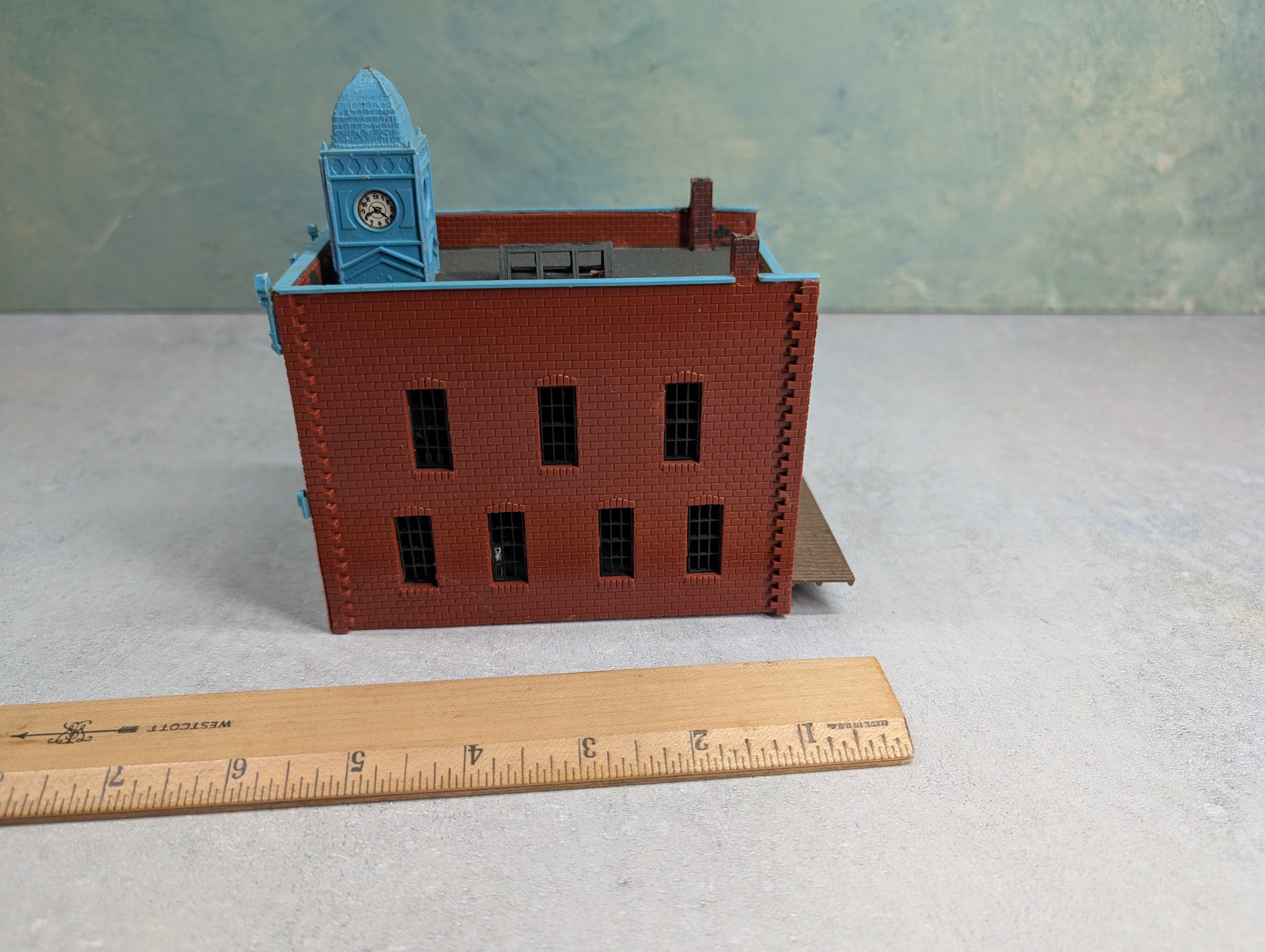 USED Tyco HO Scale Vanderbeck Druge Store, Brick Building