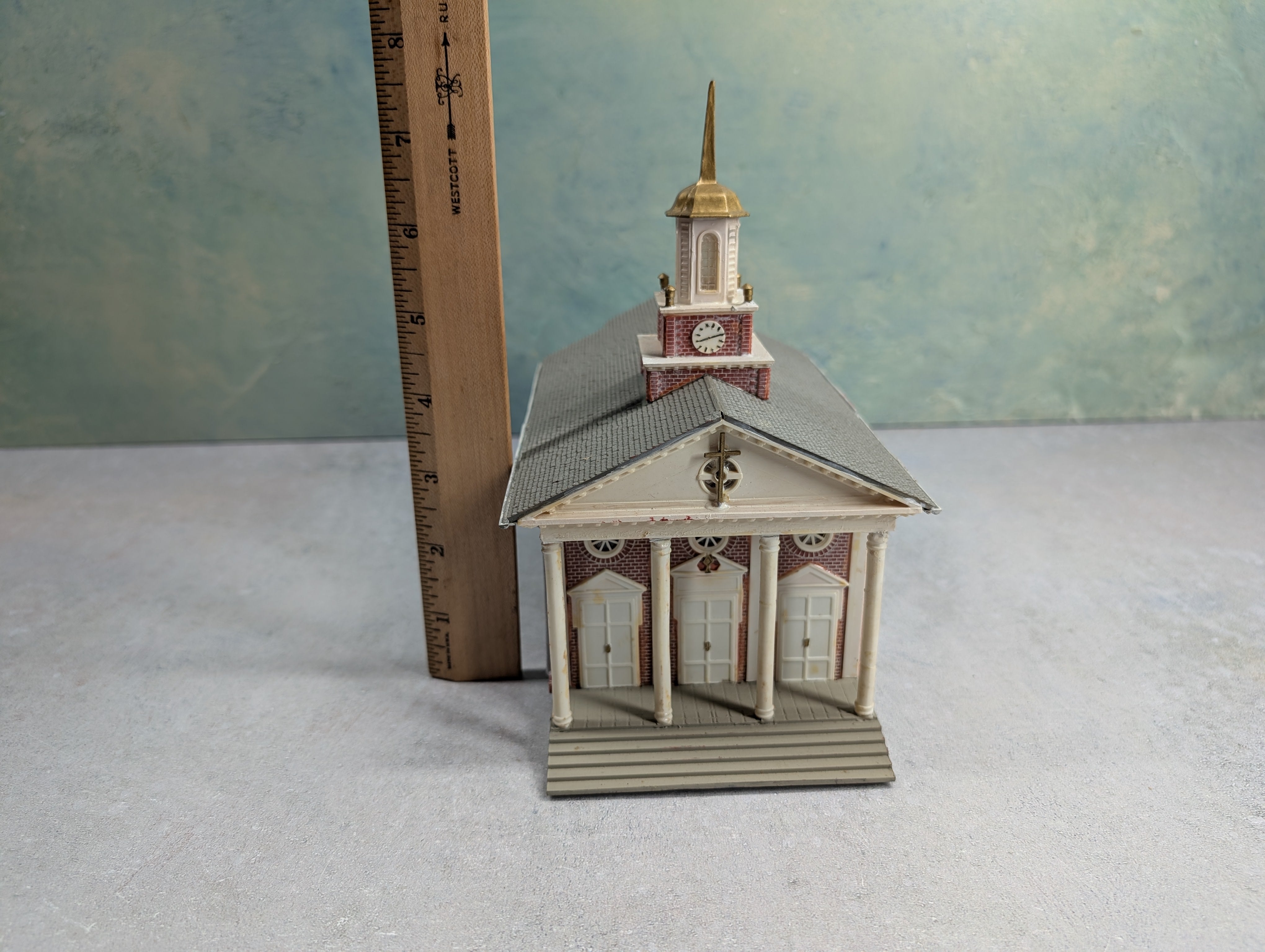USED HO Scale Large Church, Brick Church
