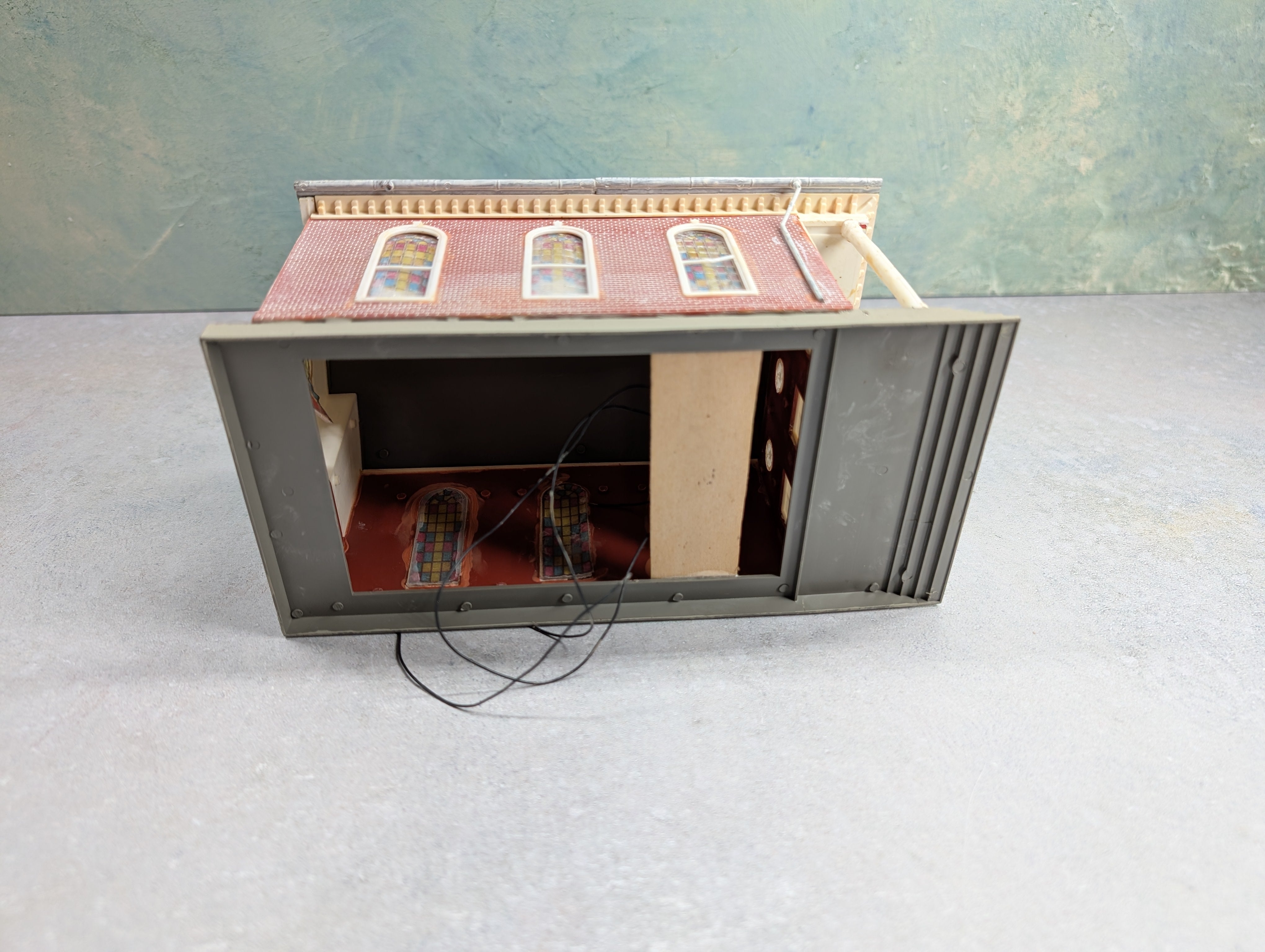 USED HO Scale Large Church, Brick Church