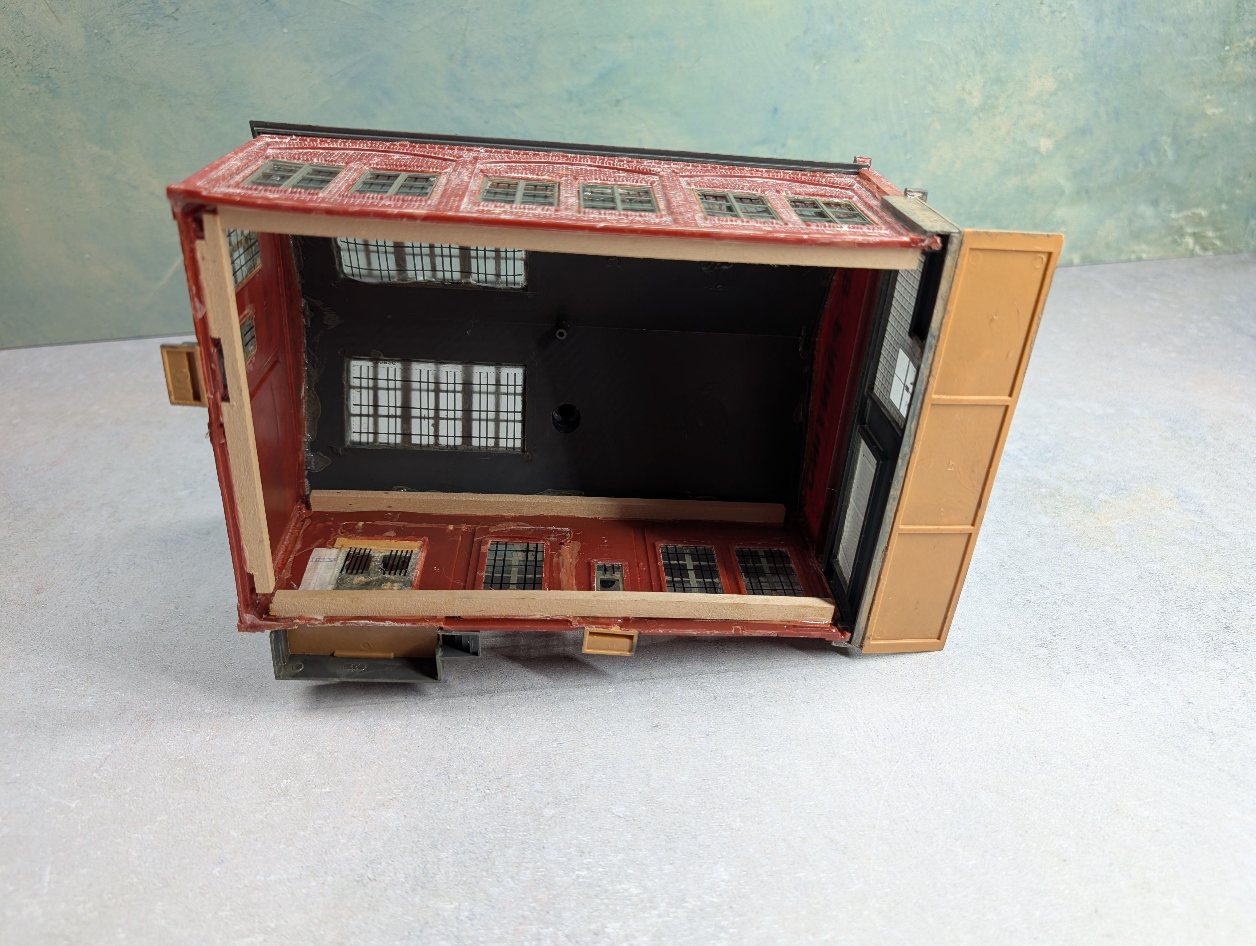USED HO Scale Weekly Herald, Brick Building