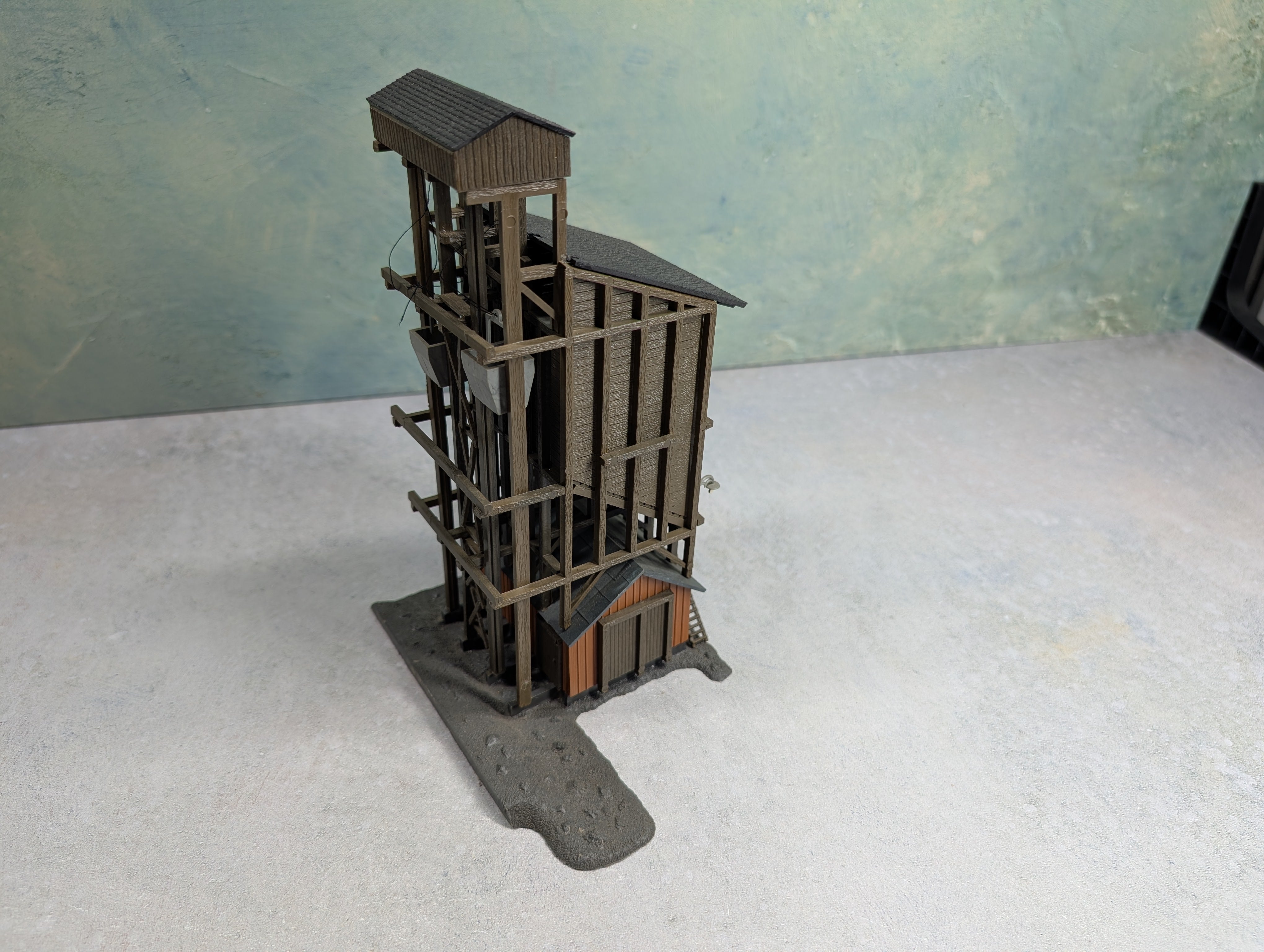 USED Pola HO Scale Track Side Coaling Station