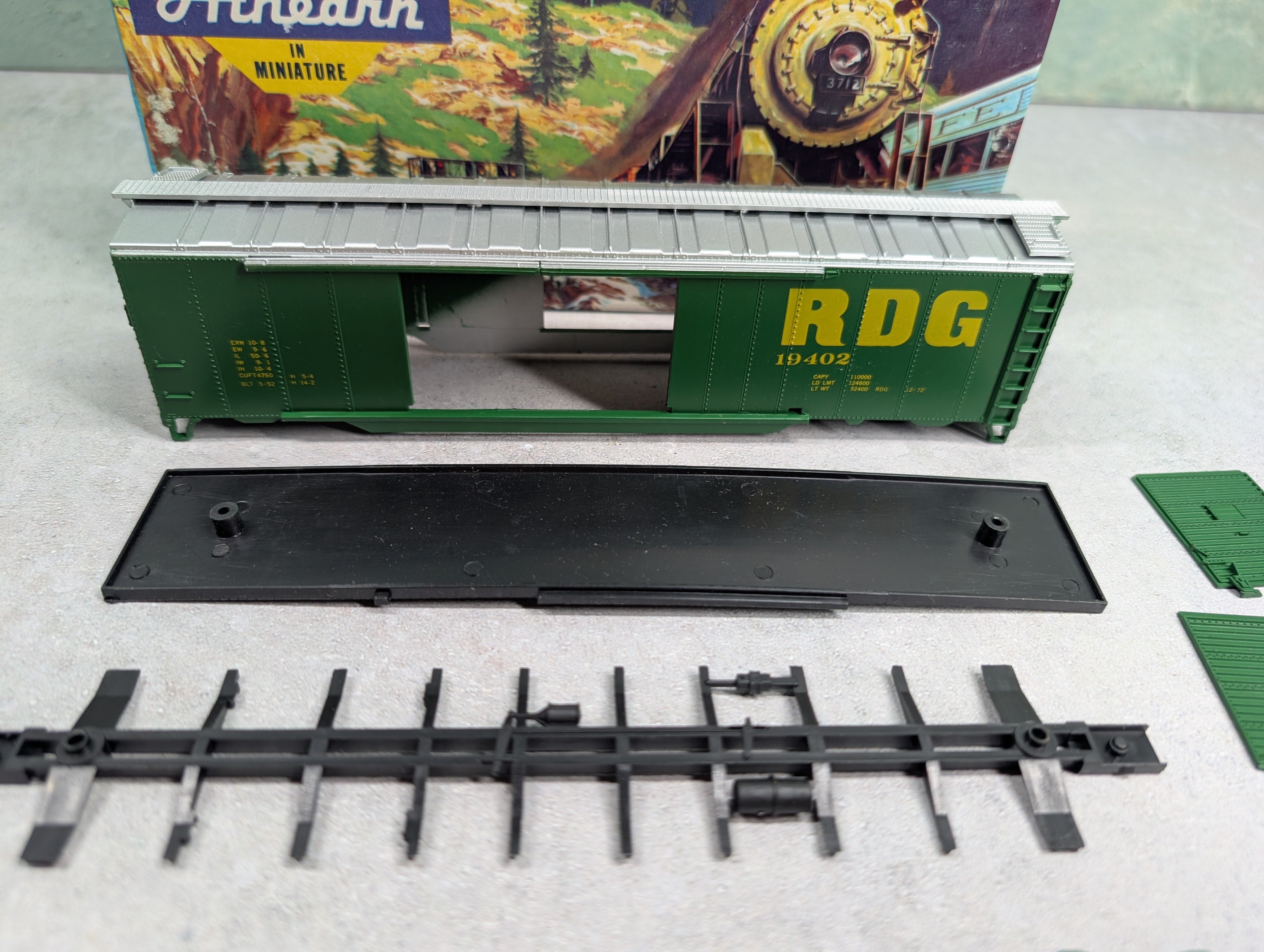 USED Athearn HO Scale 50' DD Box Car Reading RDG #19402 Bev-Bel KIT