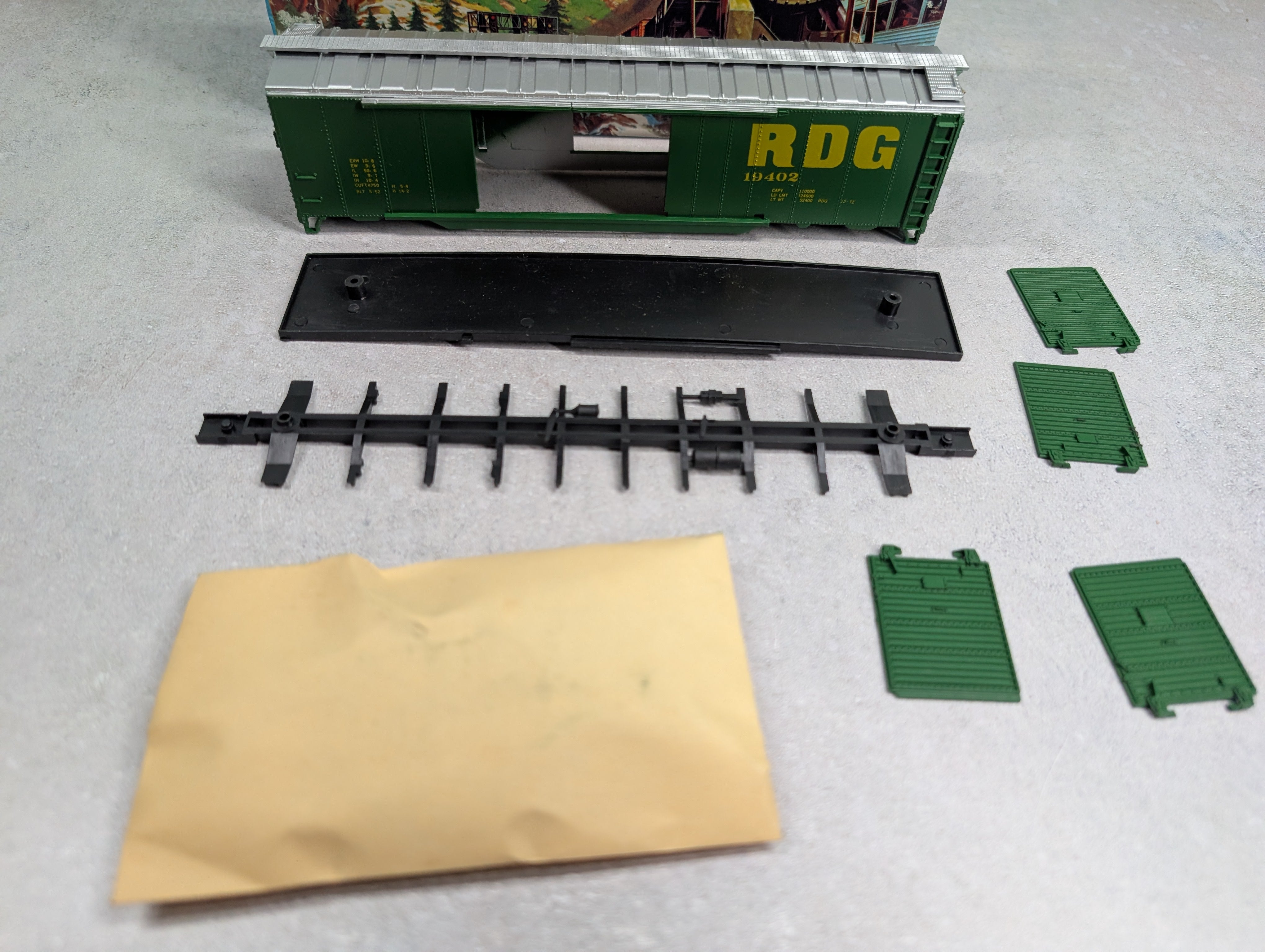 USED Athearn HO Scale 50' DD Box Car Reading RDG #19402 Bev-Bel KIT