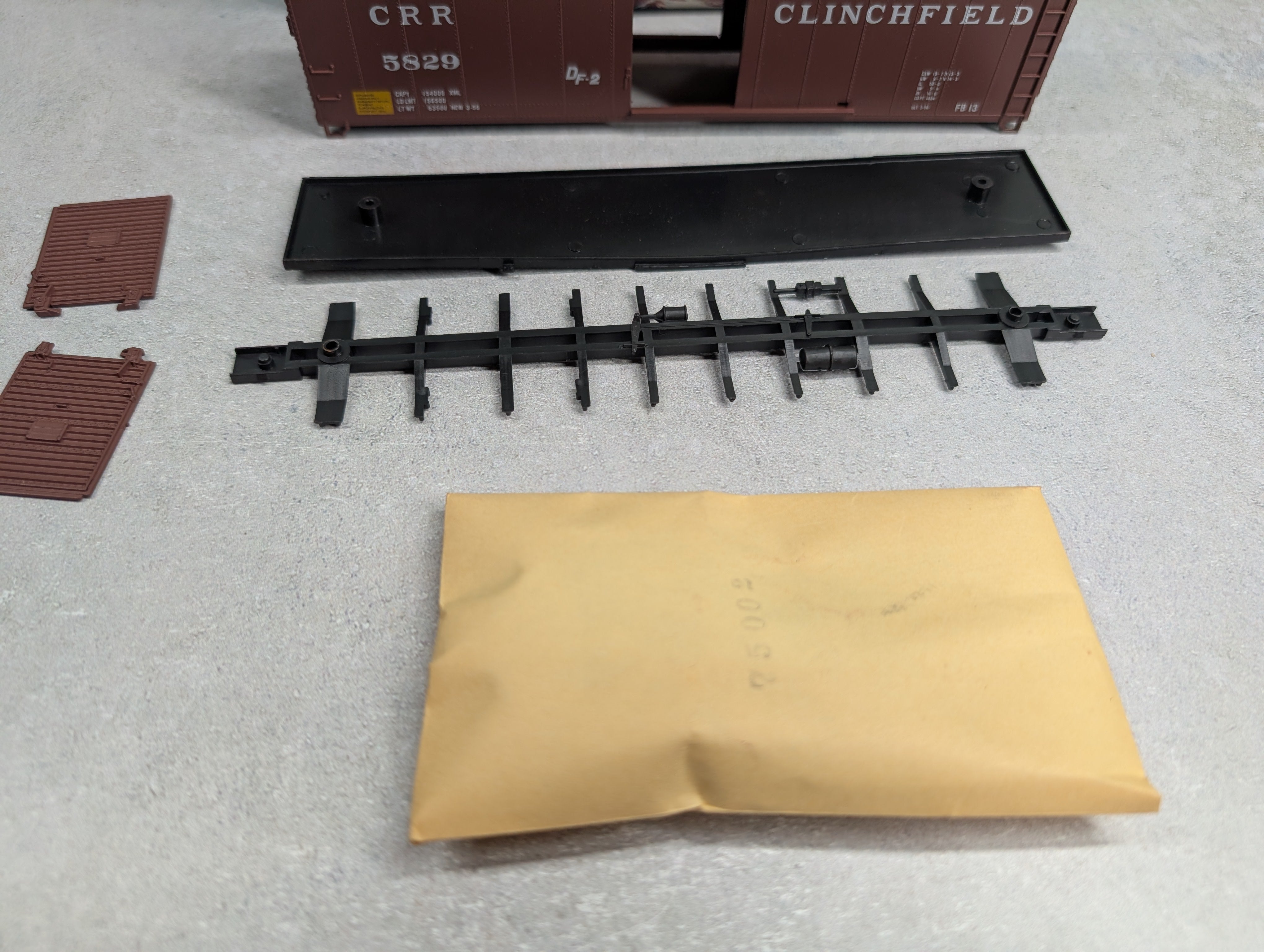 USED Athearn HO Scale 50' Box Car Clinchfield CRR #5829 RailRunner KIT