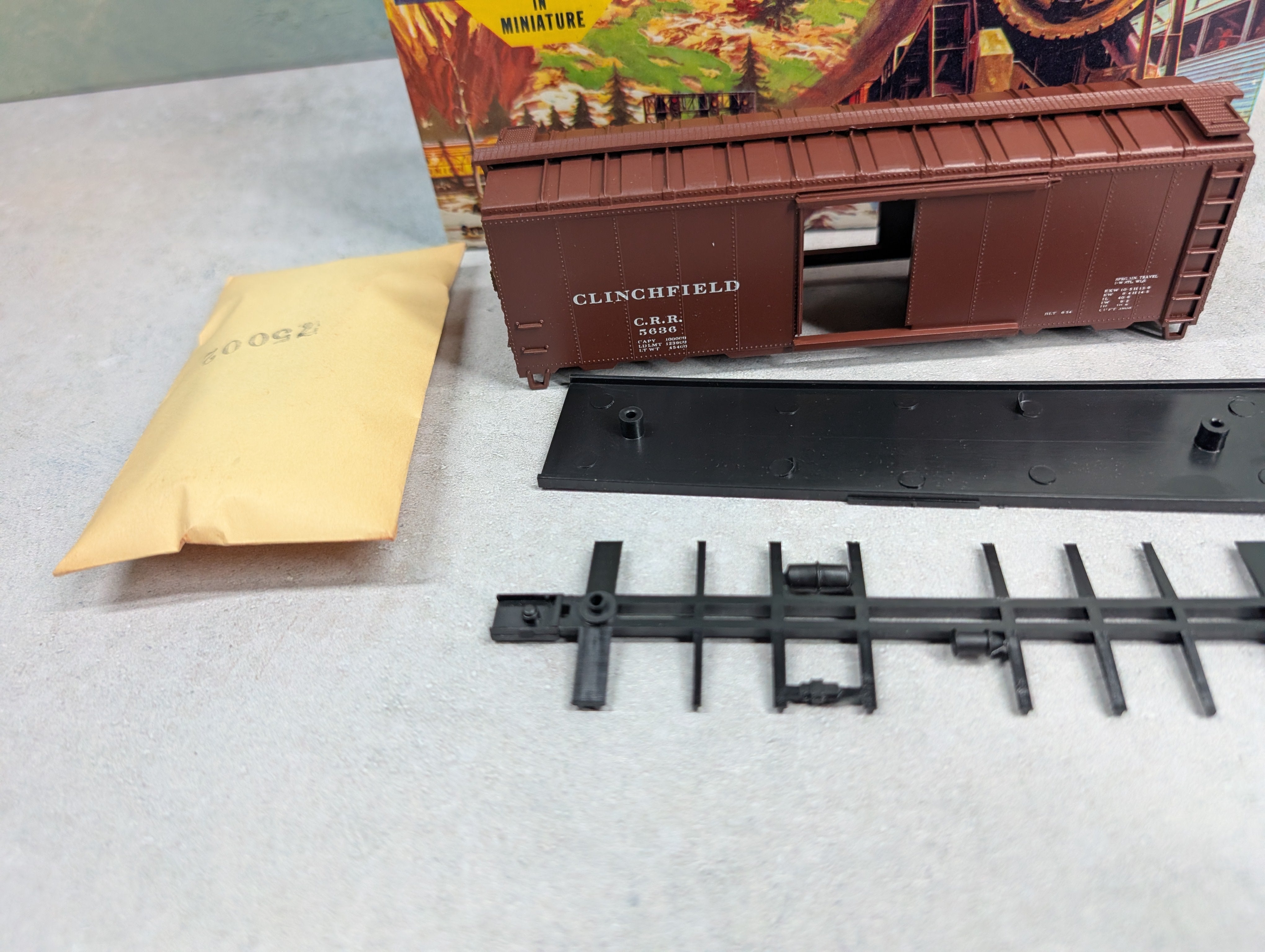 USED Athearn HO Scale 40' Box Car Clinchfield CRR #5636 Bev-Bel KIT