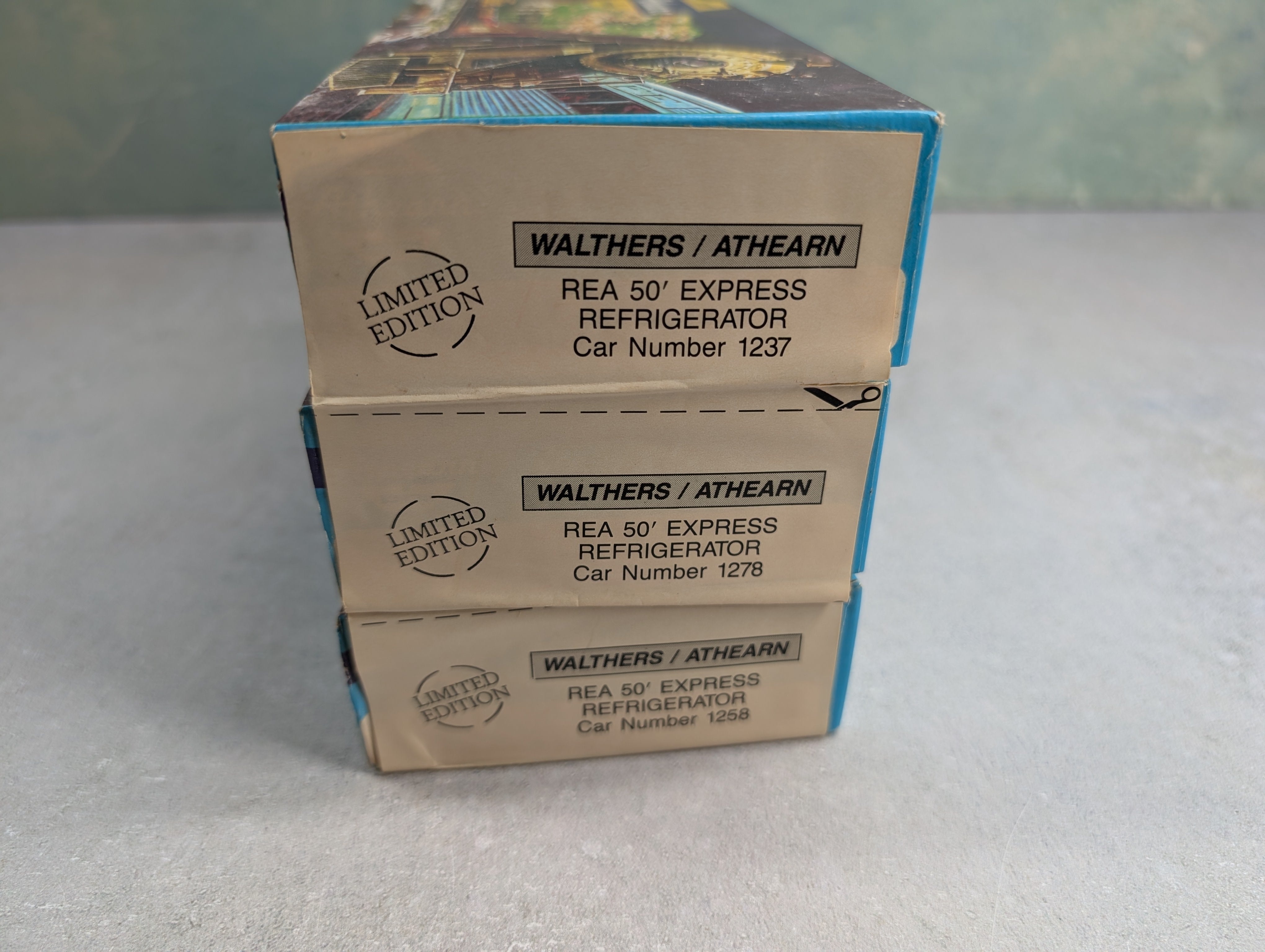 USED Walthers/Athearn 932-9036 HO Scale 50' Express Refrigerator 3 Car Pack Railway Express Agency REA #1237, 1258, 1278