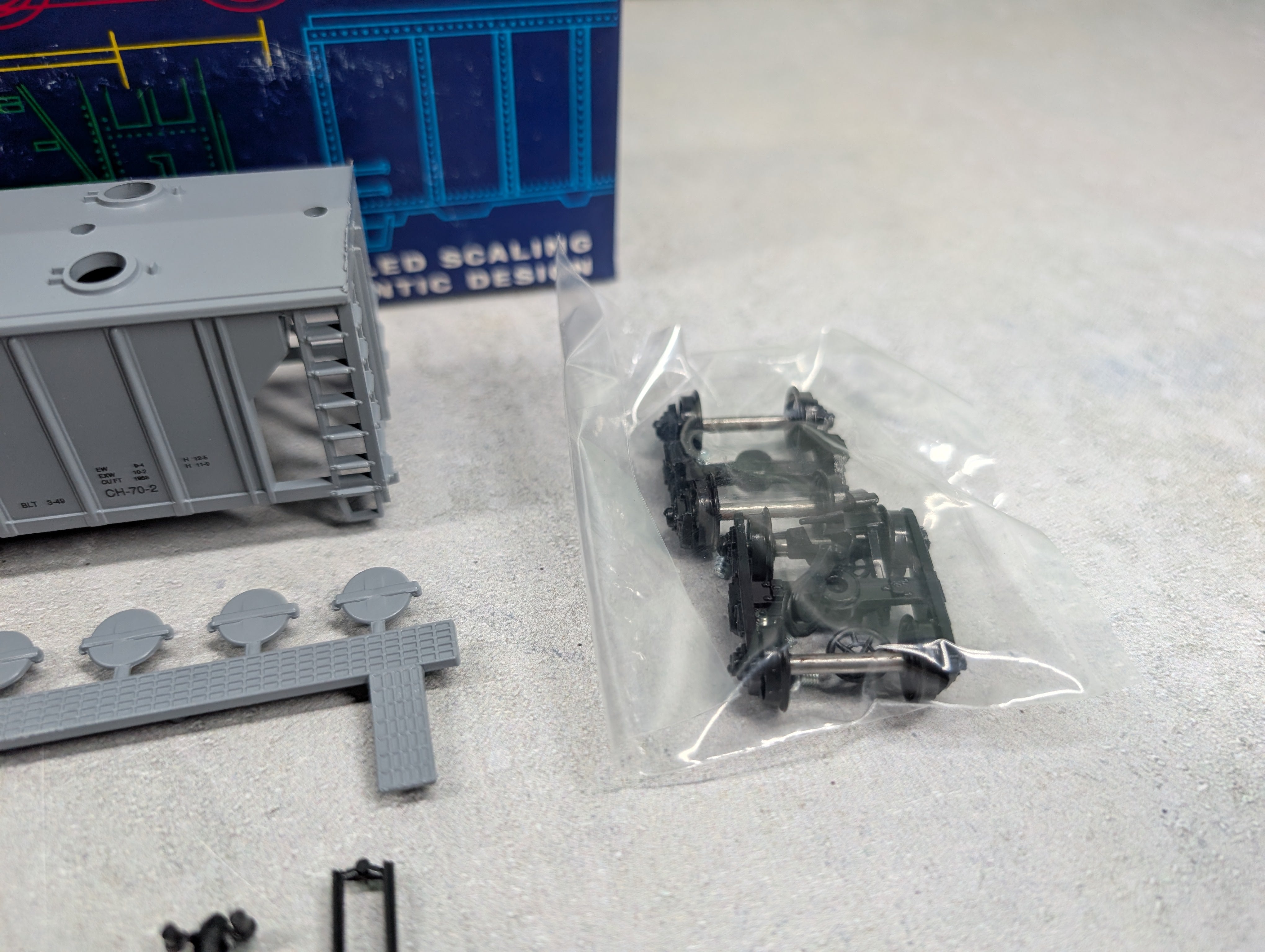 USED Roundhouse 3222 HO Scale 2 Bay Covered Hopper Union Pacifc UP #499 KIT