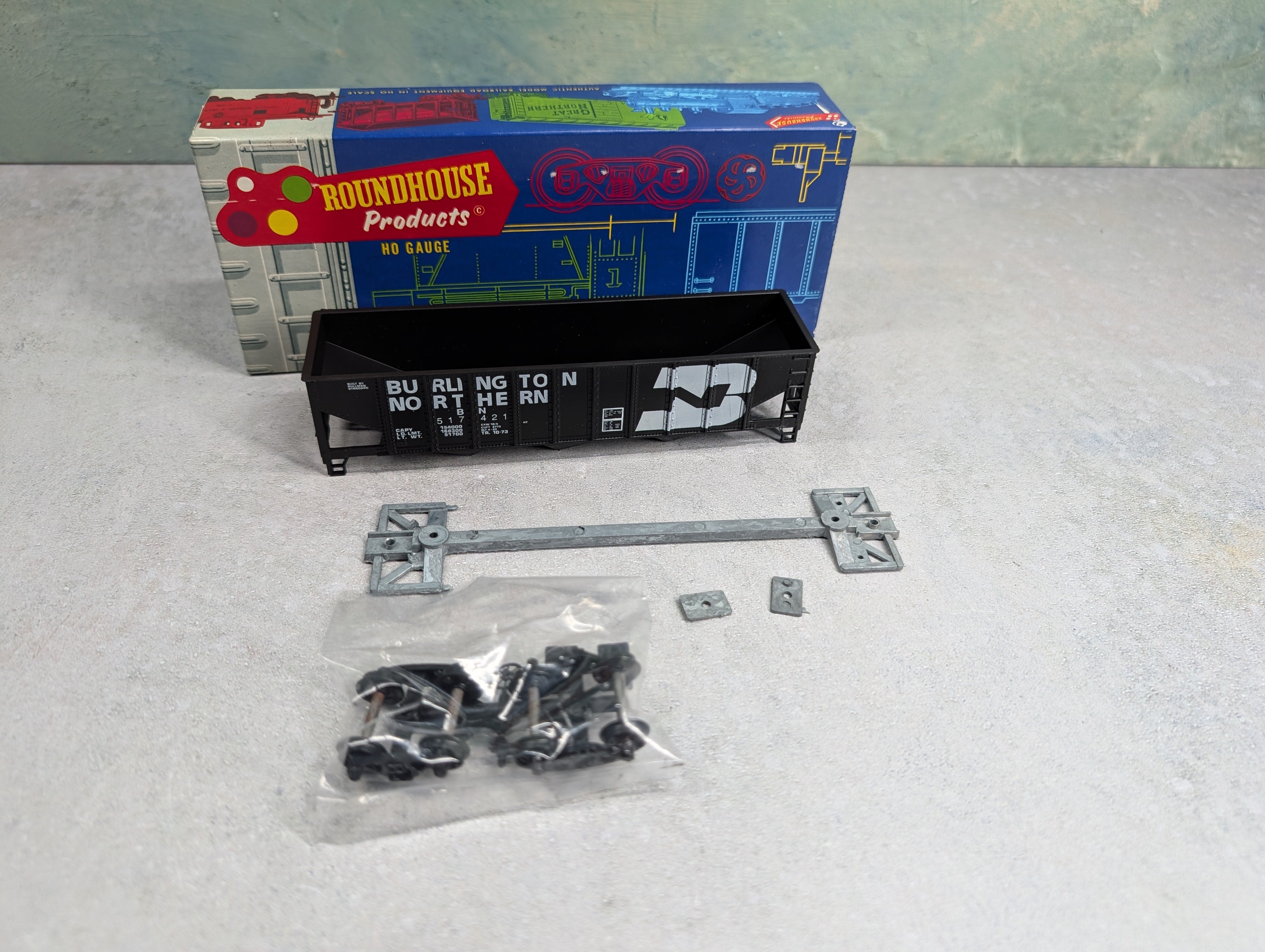 USED Roundhouse 1498 HO Scale 3-Bay Rib Side Hopper Burlington Northern BN #517421 KIT