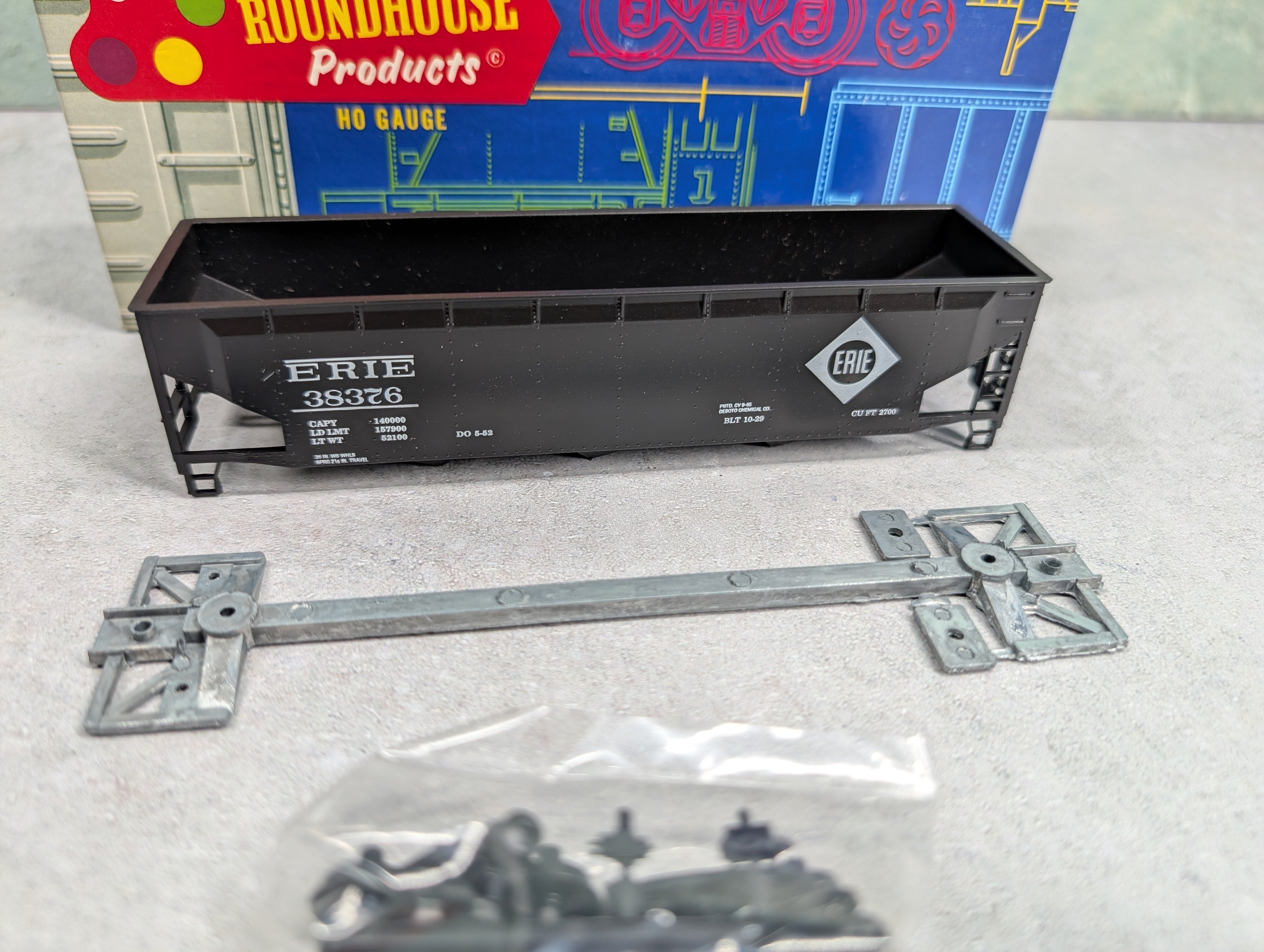 USED Roundhouse 1611 HO Scale 3-Bay Rib Side Hopper Erie #38376 KIT