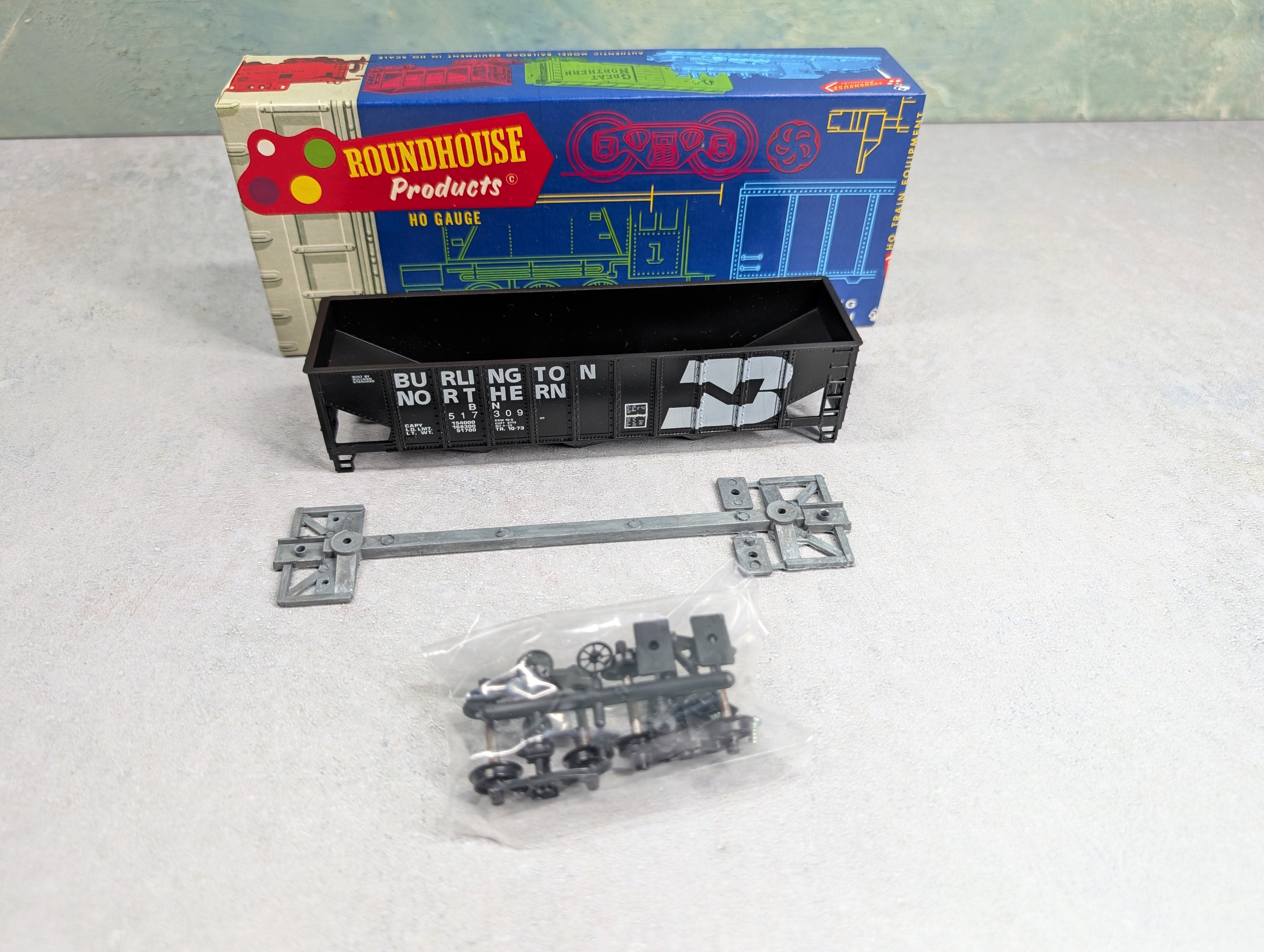 USED Roundhouse 1498 HO Scale 3-Bay Rib Side Hopper Burlington Northern BN #517309 KIT
