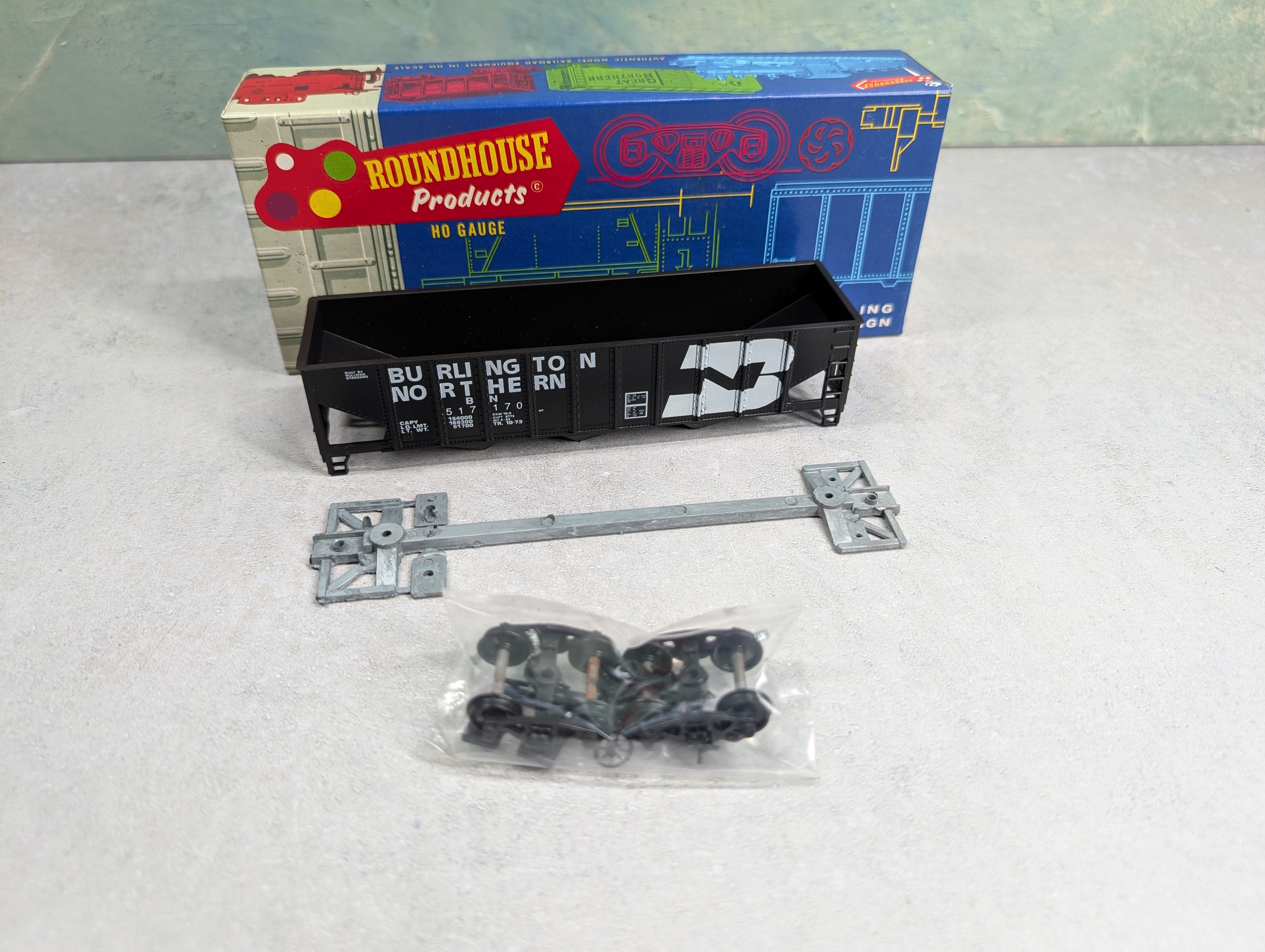 USED Roundhouse 1498 HO Scale 3-Bay Rib Side Hopper Burlington Northern BN #517170 KIT