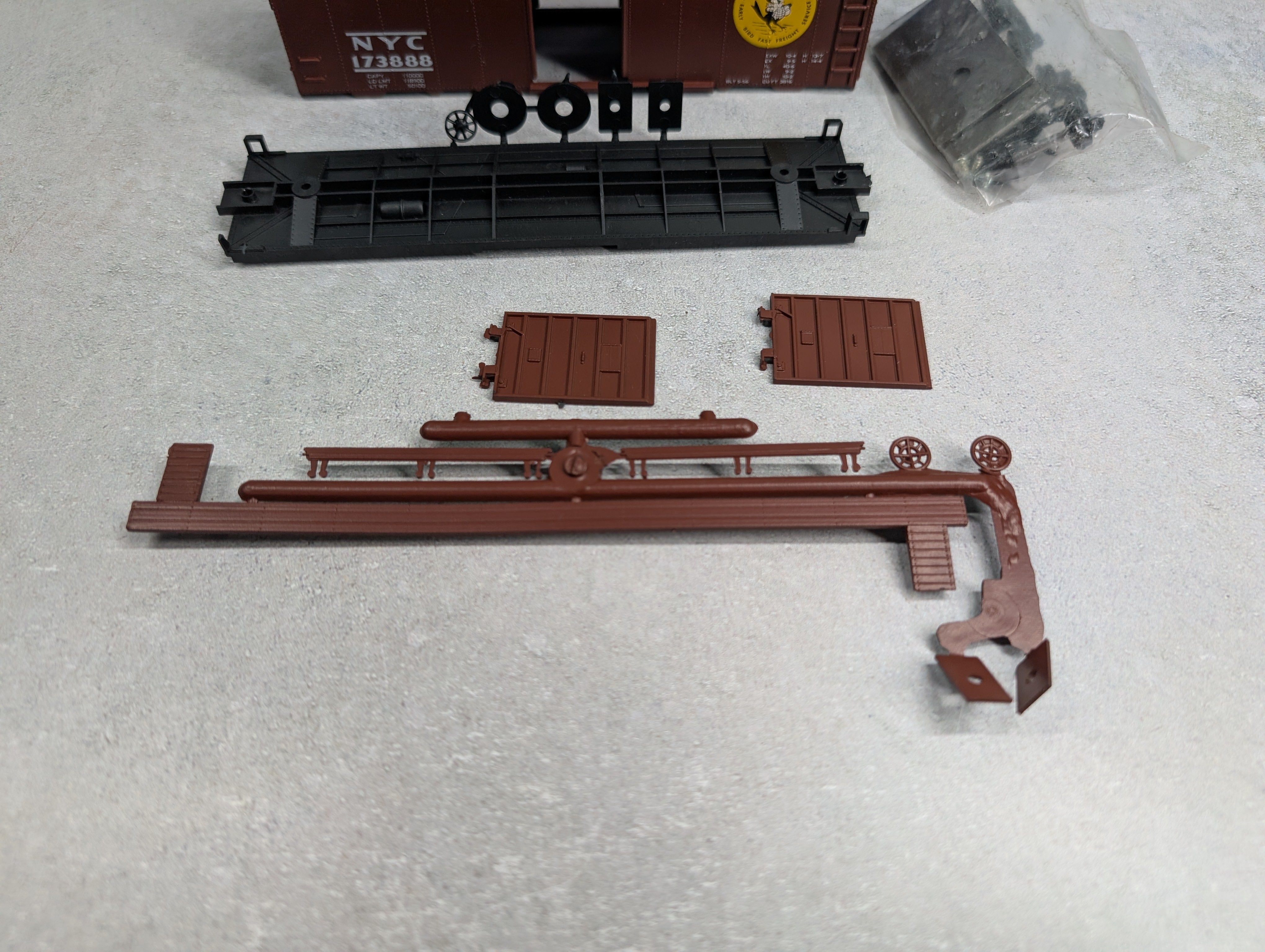 USED Roundhouse 2041 HO Scale 40' Box Car New York Central NYC #173888 Early Bird KIT