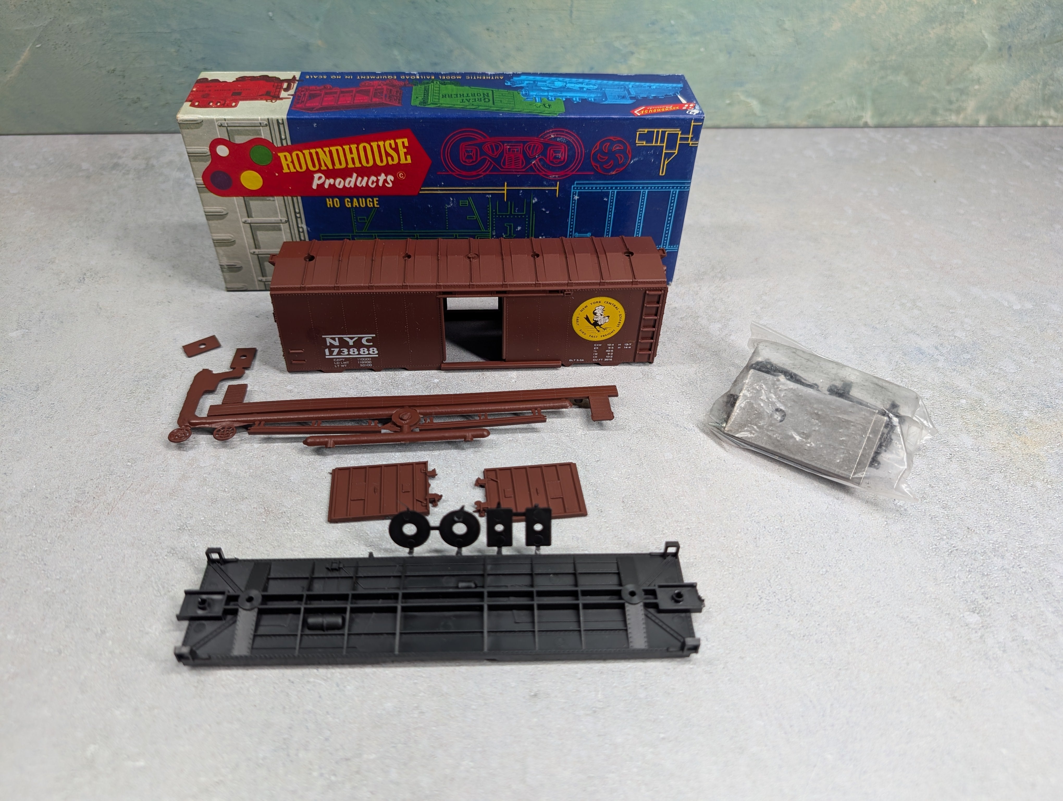 USED Roundhouse 2041 HO Scale 40' Box Car New York Central NYC #173888 Early Bird KIT