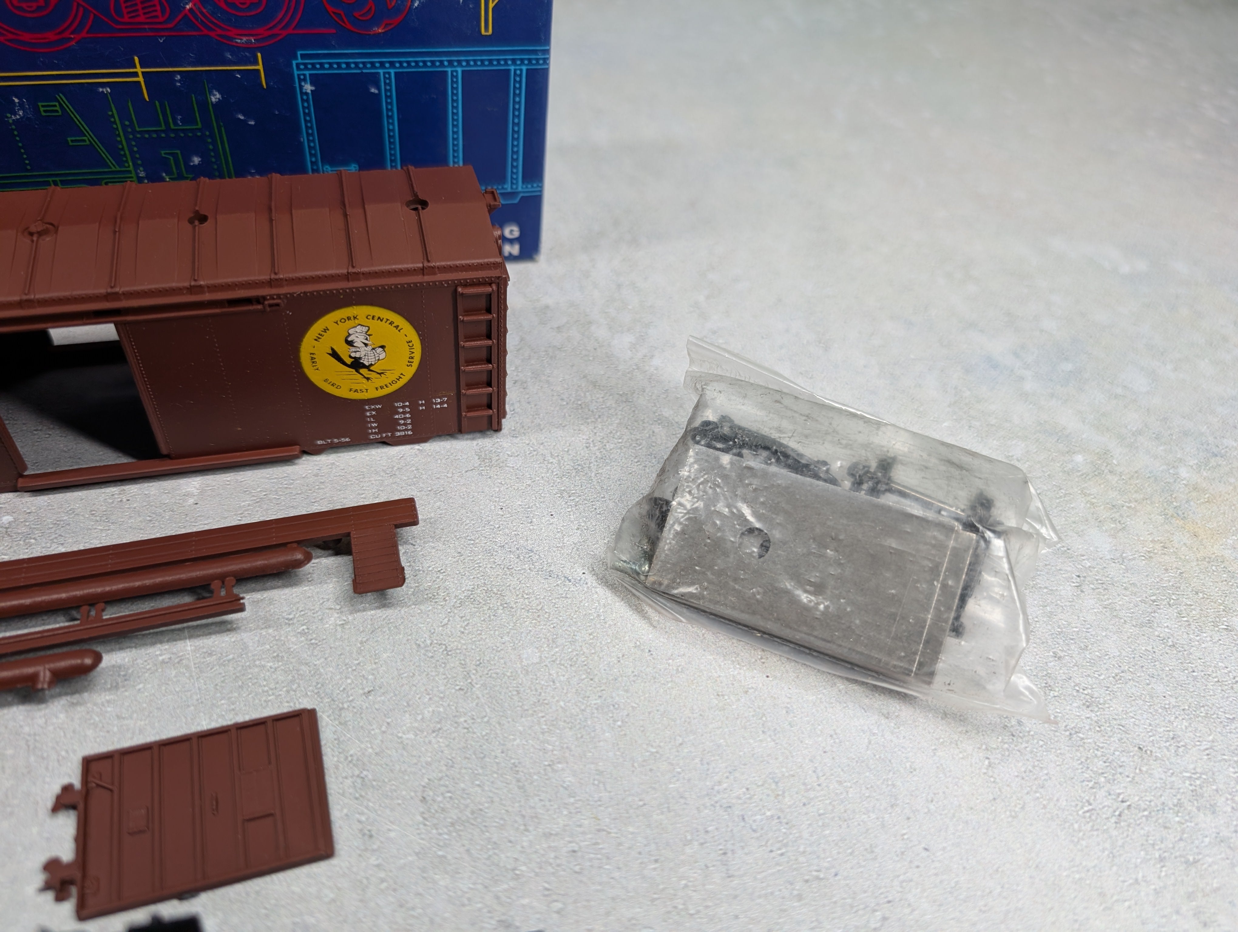 USED Roundhouse 2041 HO Scale 40' Box Car New York Central NYC #173888 Early Bird KIT