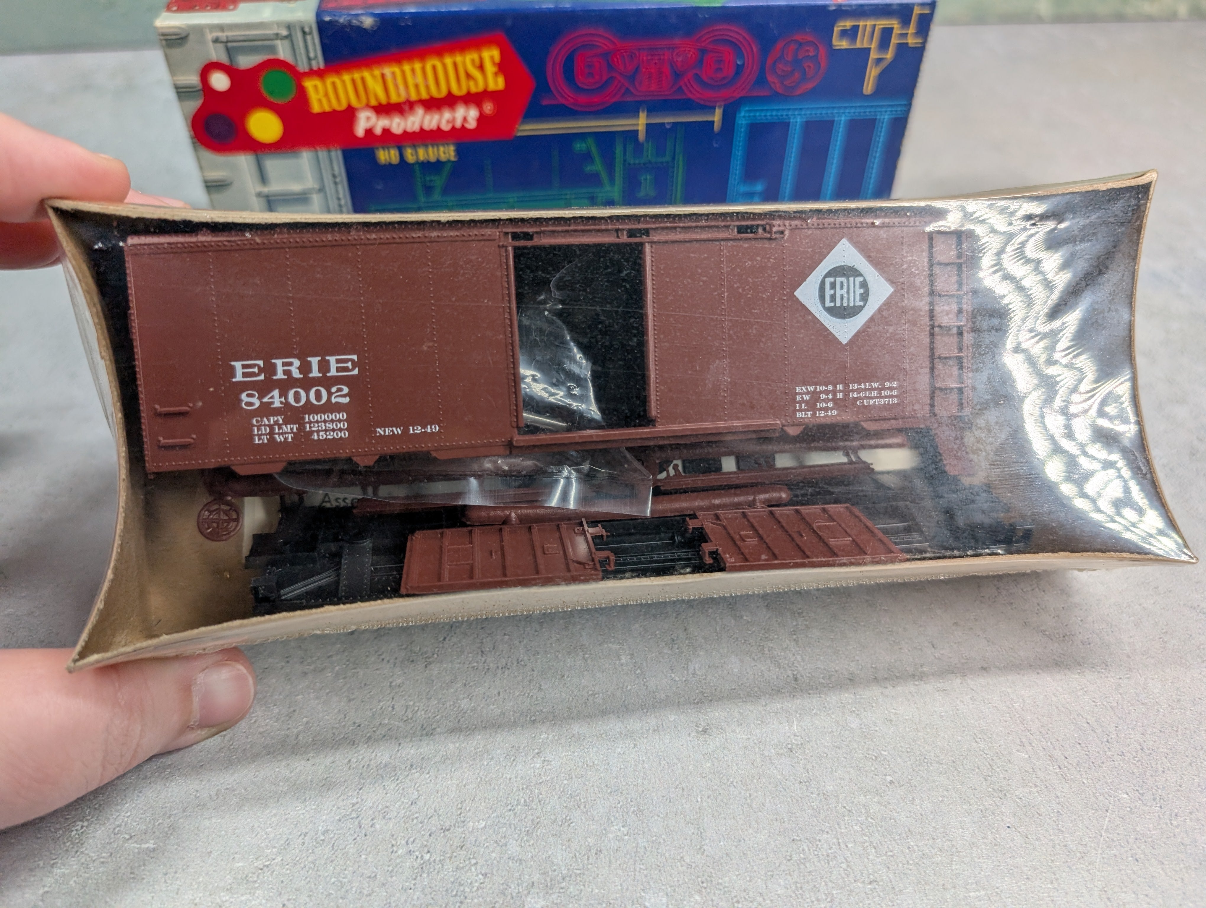 USED Roundhouse 1076 HO Scale 40' Box Car Erie #84002 Sealed KIT