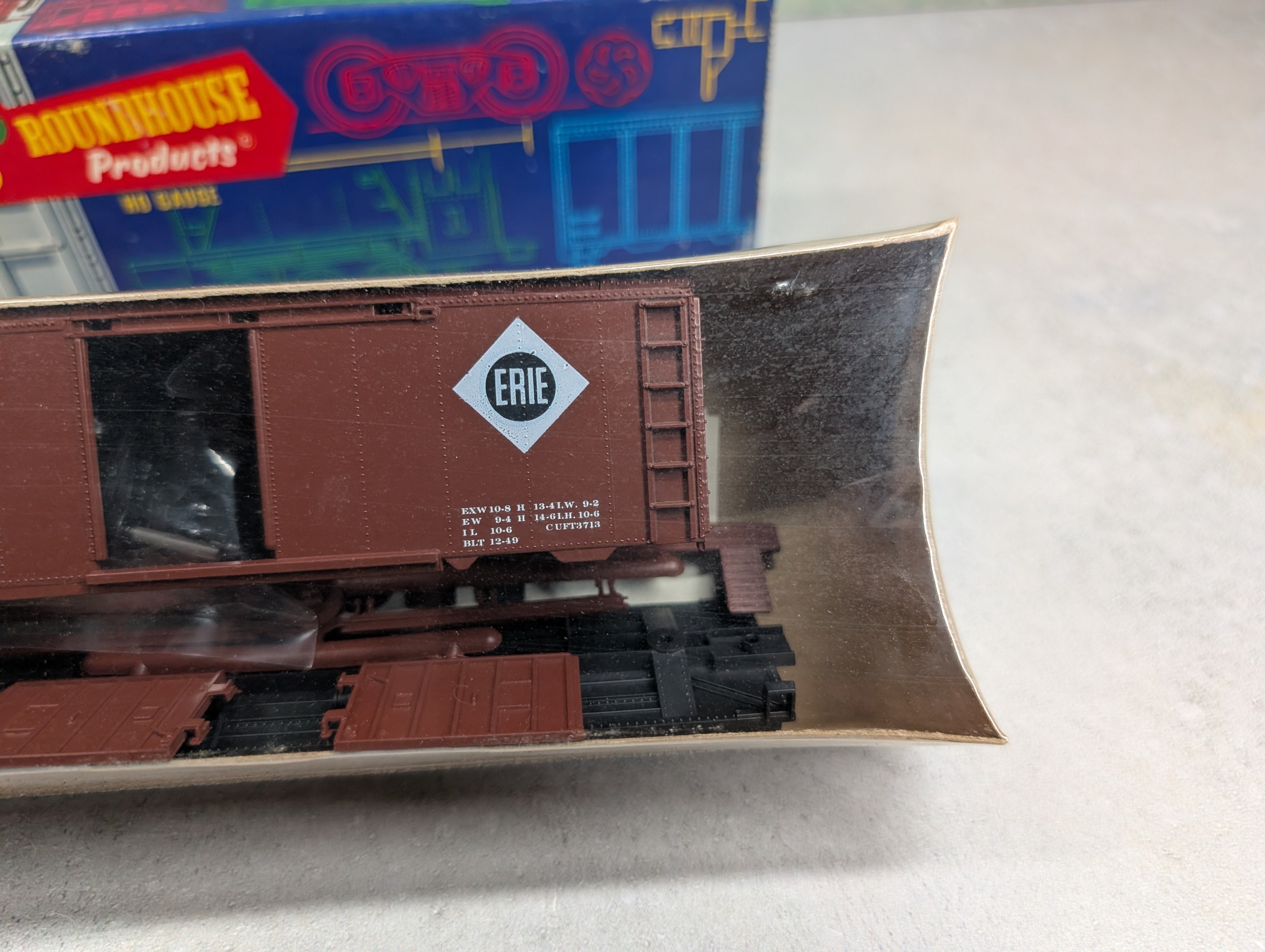 USED Roundhouse 1076 HO Scale 40' Box Car Erie #84002 Sealed KIT