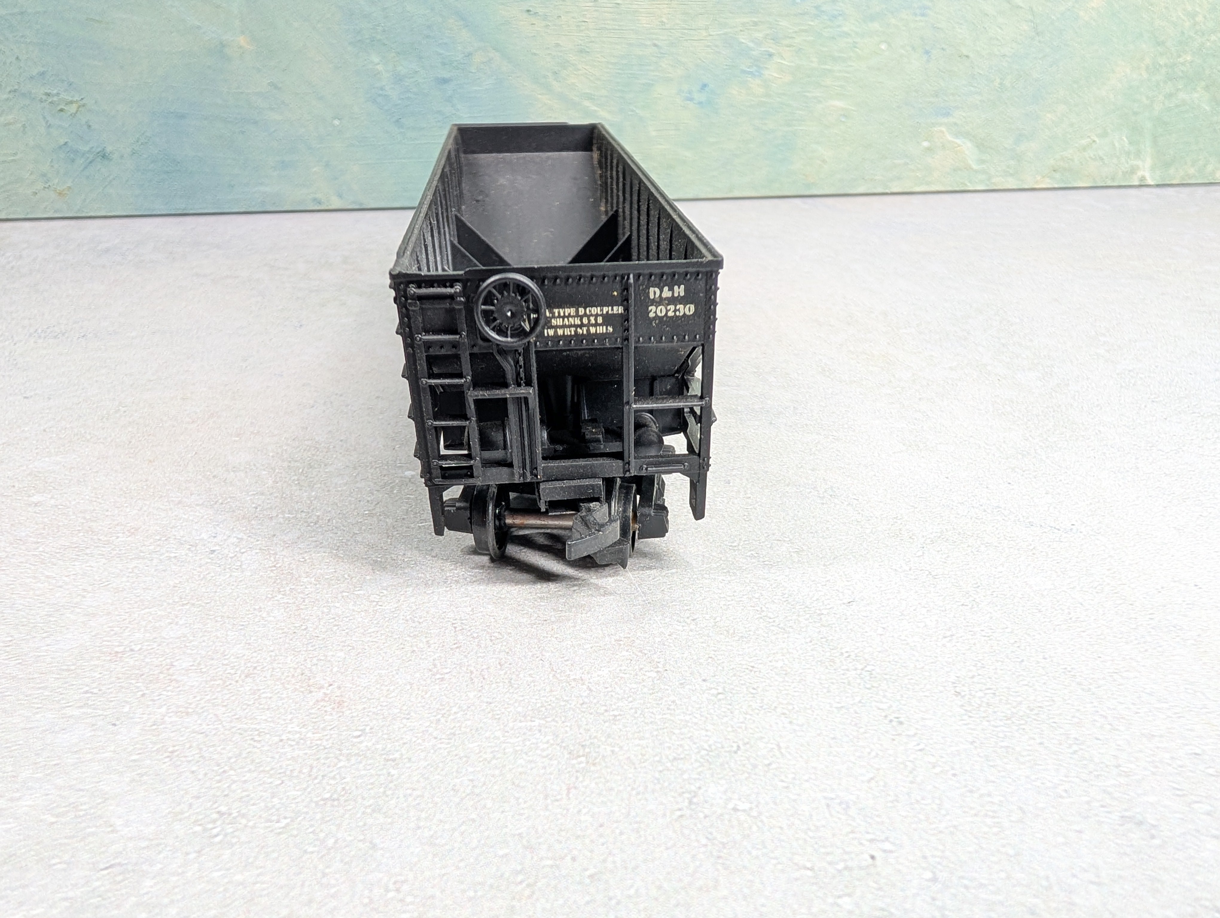 USED Athearn HO Scale 4 Bay Operating Hopper Delaware and Hudson D&H #20230 Decal