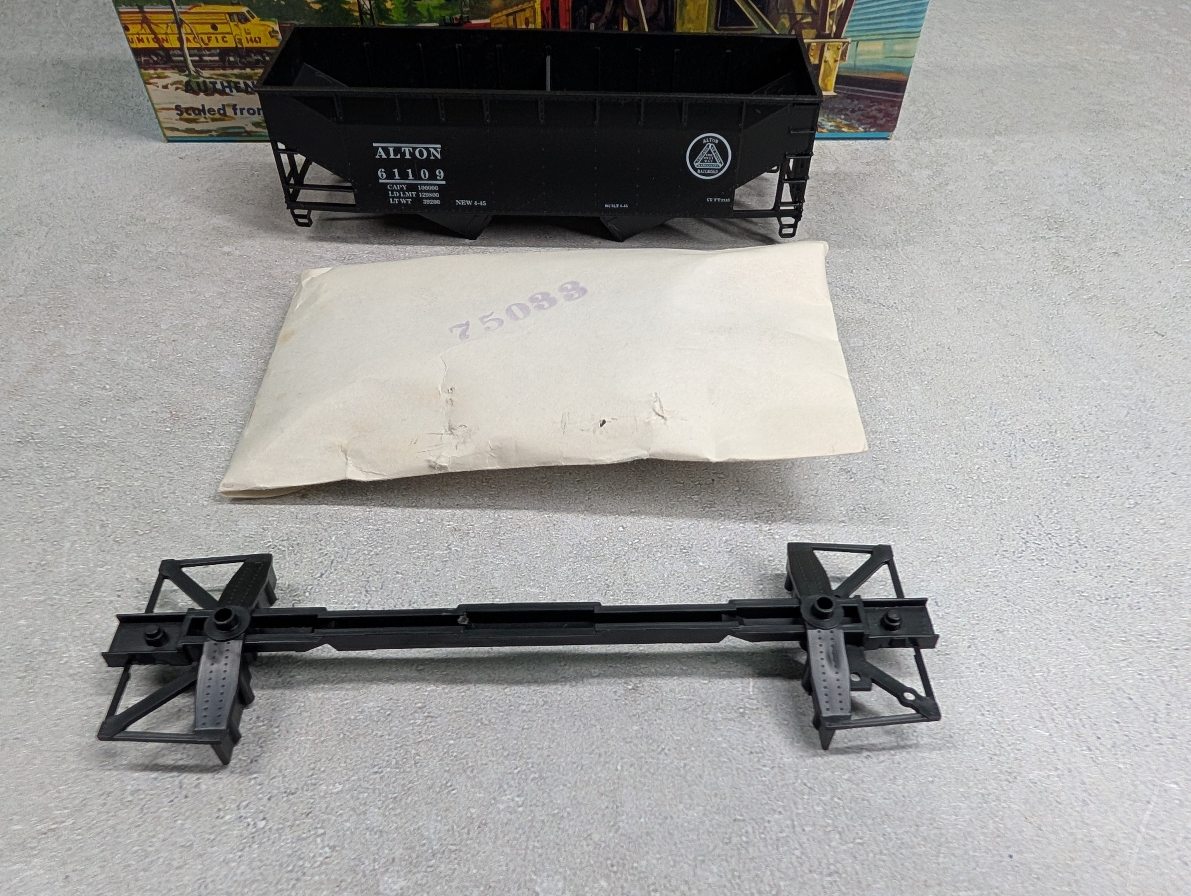 USED Athearn HO Scale 34' Offset Side Hopper Alton Railroad #61109 End Cab Models KIT