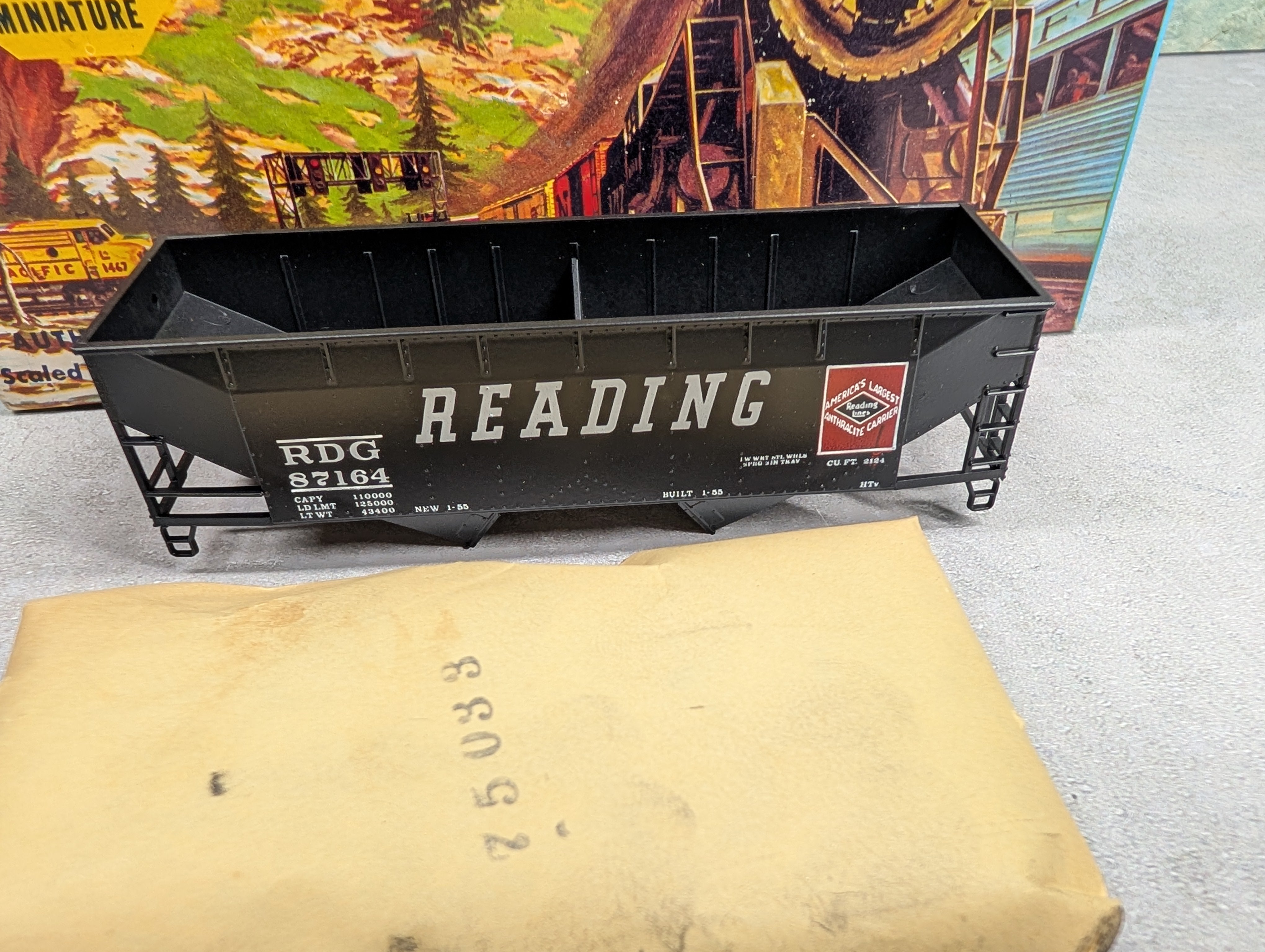 USED Athearn HO Scale 2-Bay 34' Flat-End Hopper Reading RDG #87164 Bev-Bel KIT