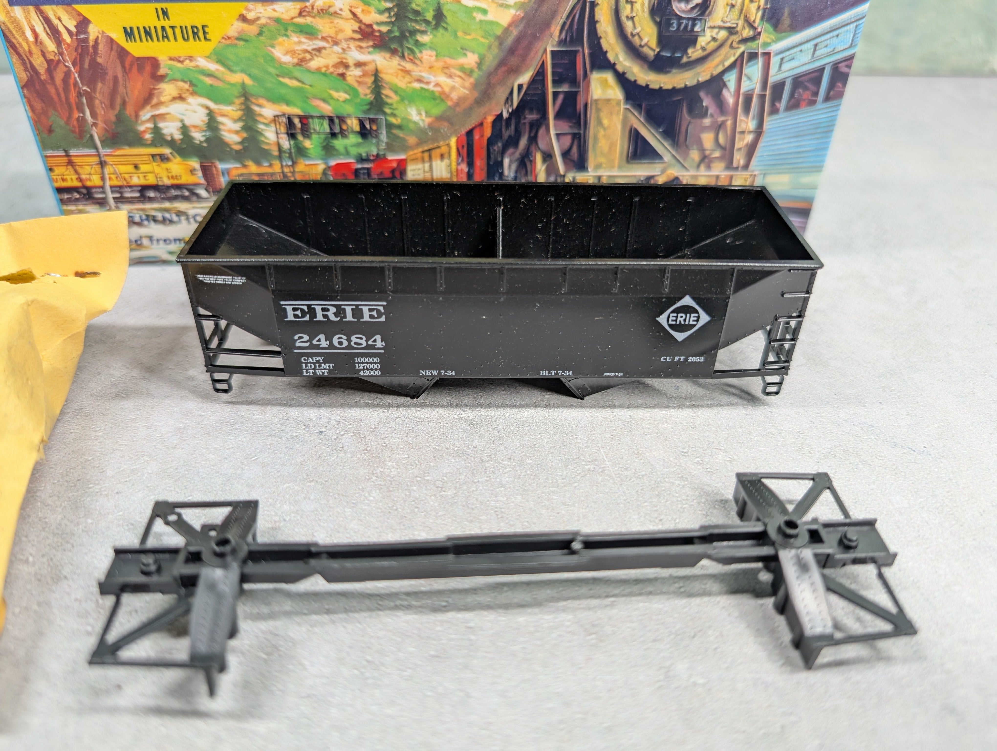 USED Athearn 5407 HO Scale 2-Bay 34' Hopper Erie #24684 KIT