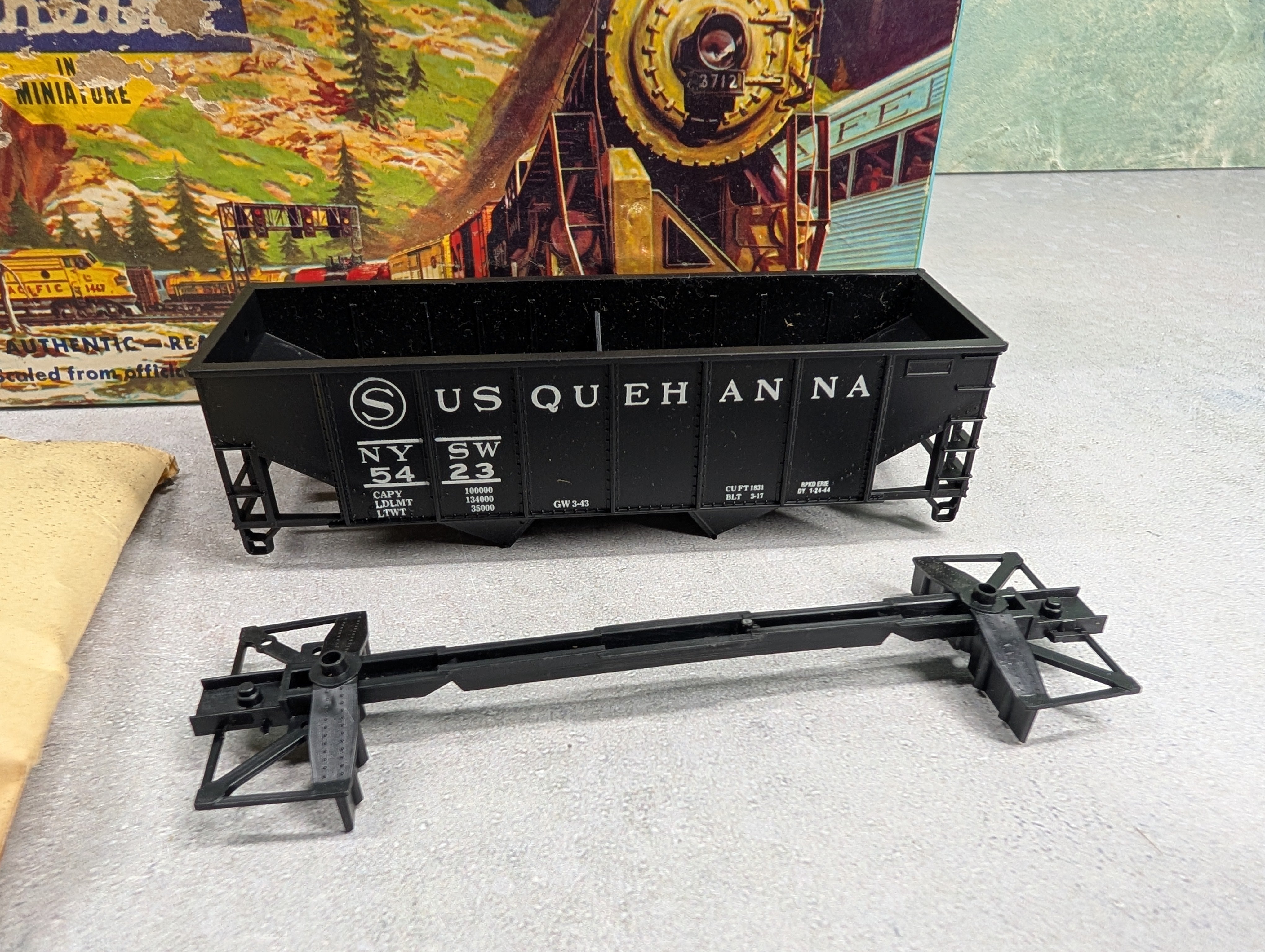 USED Athearn HO Scale 34' Offset Side Hopper Susquehanna NYSW #5423 Bev-Bel KIT