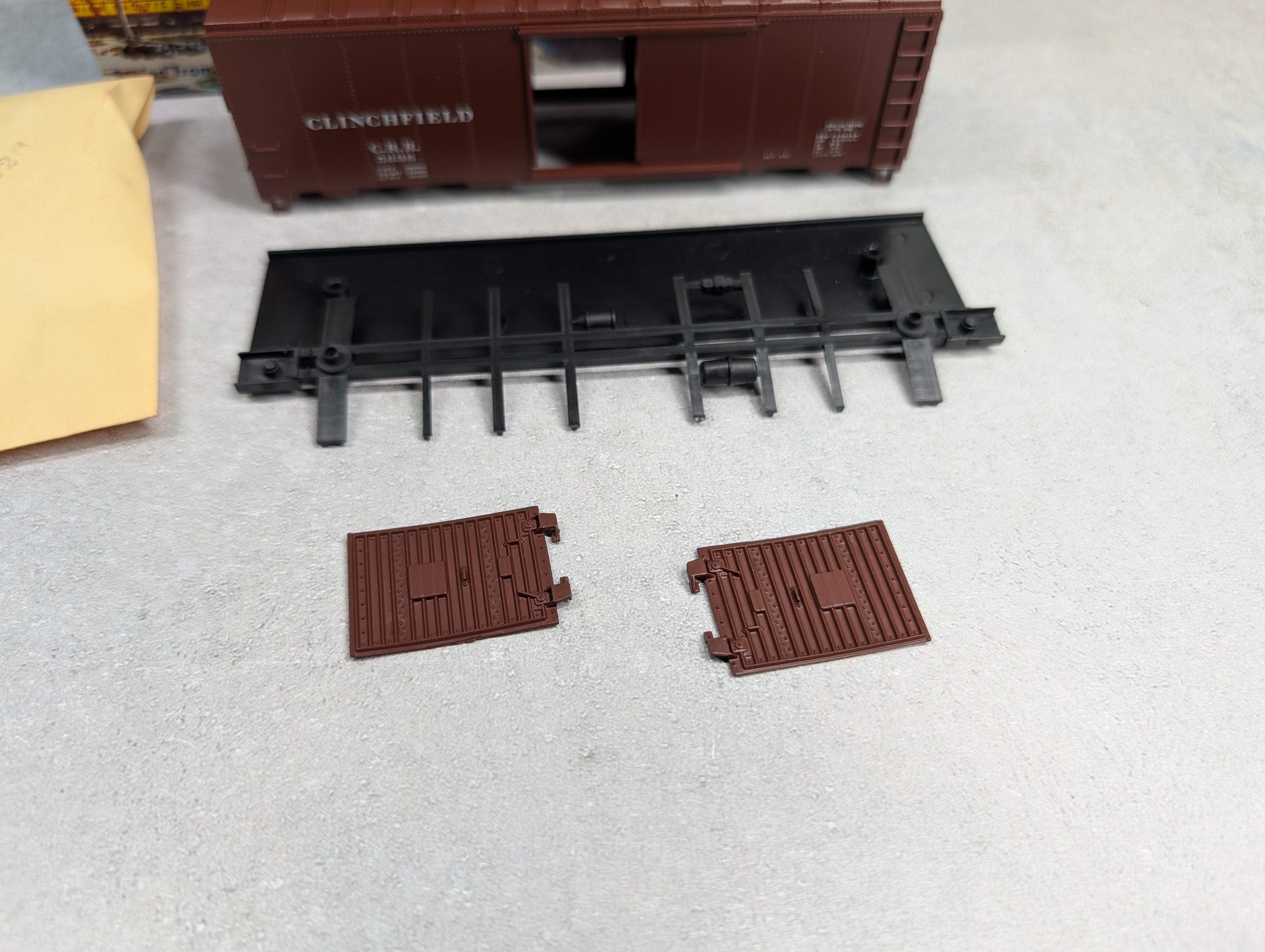 USED Athearn #1053-1 HO Scale 40' Box Car Clinchfield CRR #5636 Bev-Bel KIT