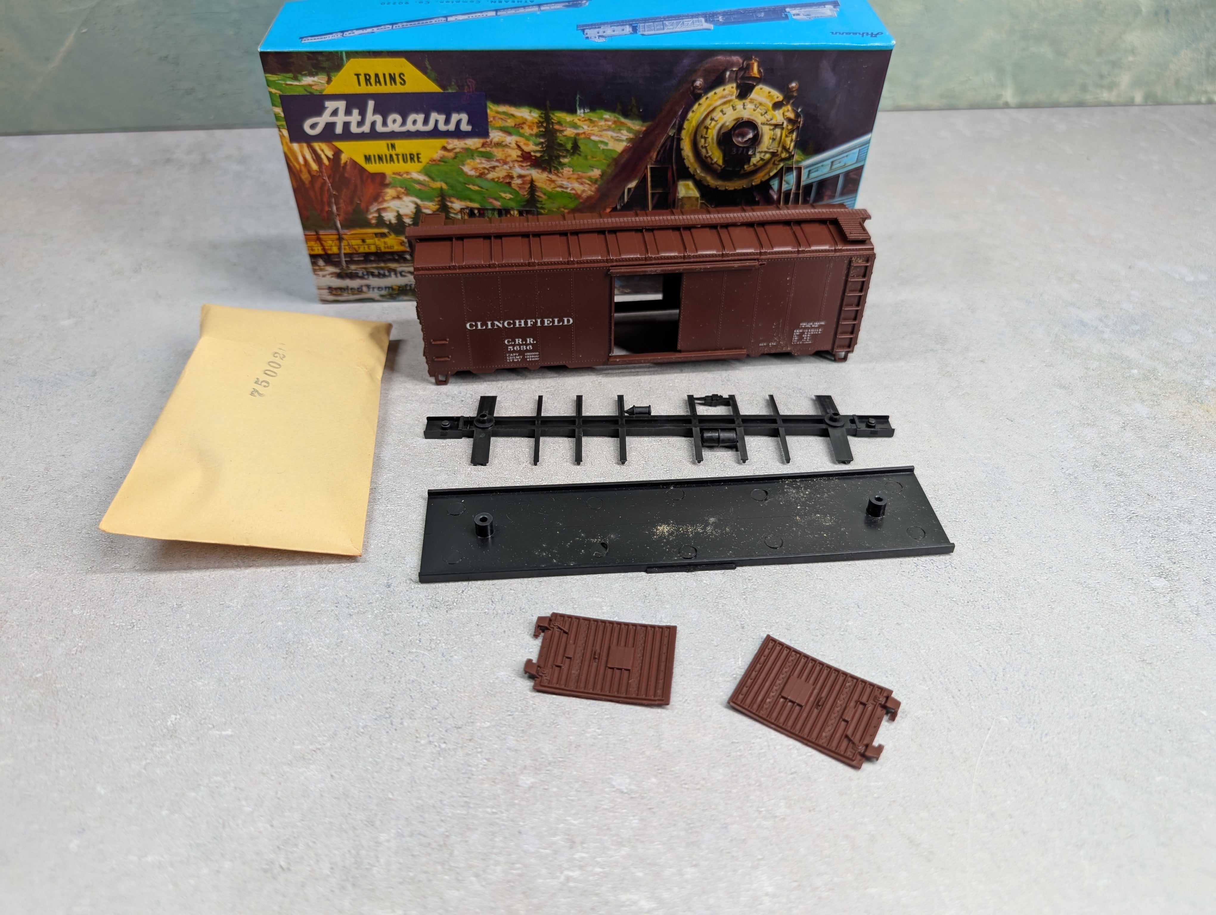 USED Athearn #1053-1 HO Scale 40' Box Car Clinchfield CRR #5636 Bev-Bel KIT