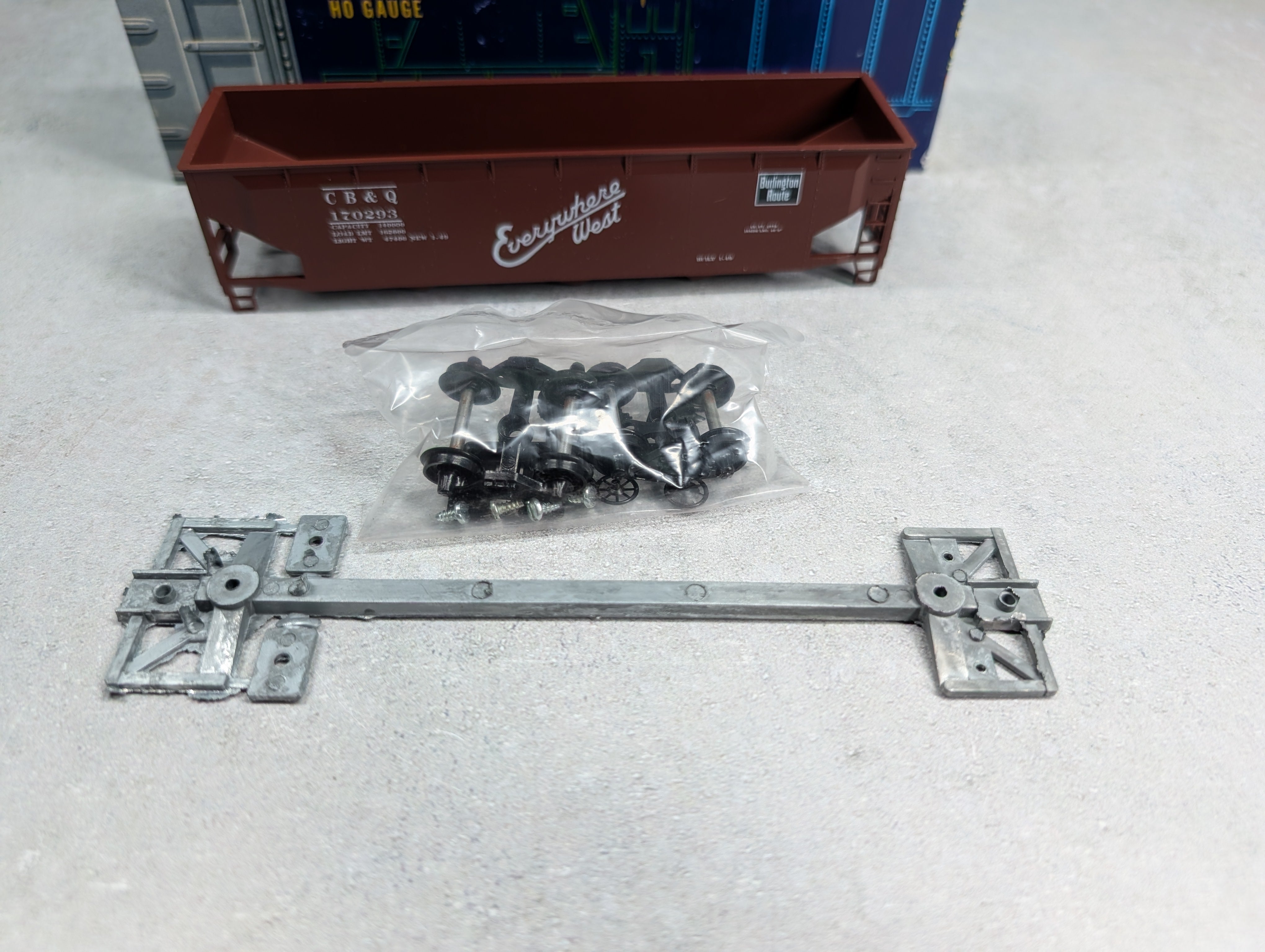 USED Roundhouse 1621 HO Scale 3-Bay Offset Hopper Burlington CB&Q #170293 KIT