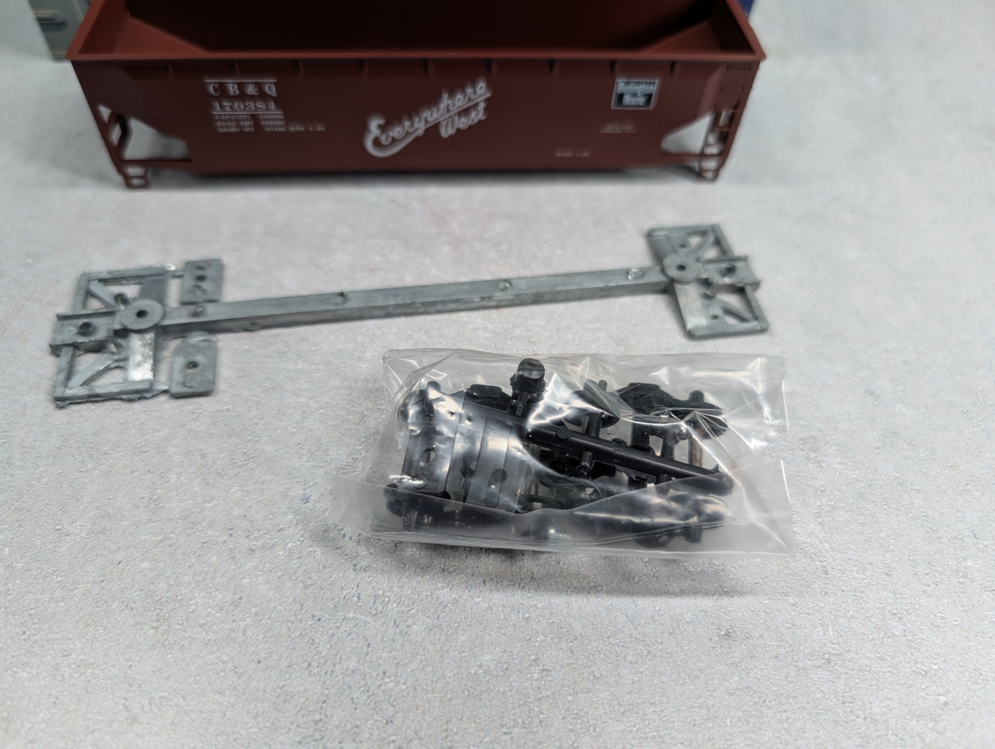 USED Roundhouse 1621 HO Scale 3-Bay Offset Hopper Burlington CB&Q #170384 KIT