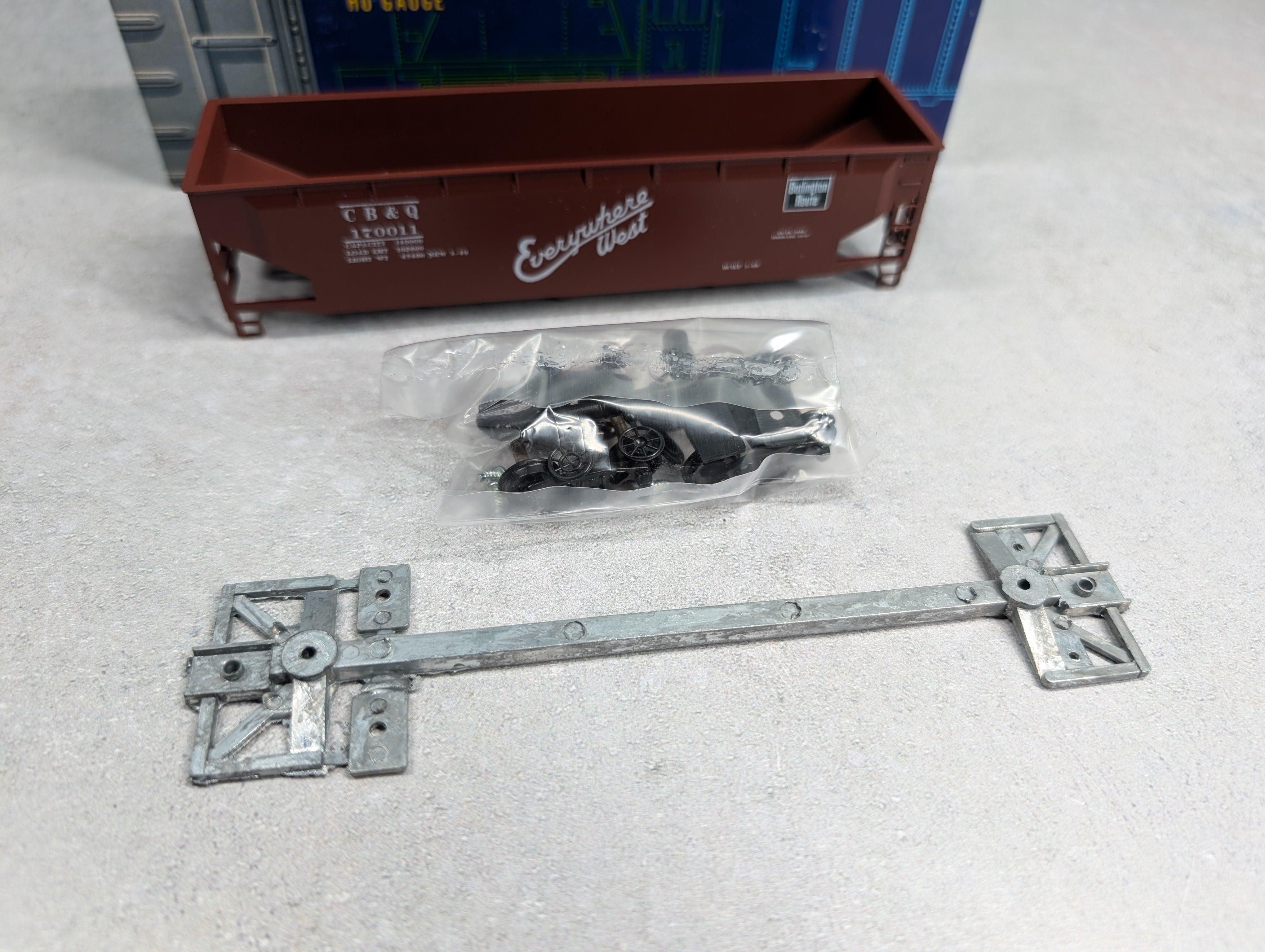 USED Roundhouse 1621 HO Scale 3-Bay Offset Hopper Burlington CB&Q #170011 KIT