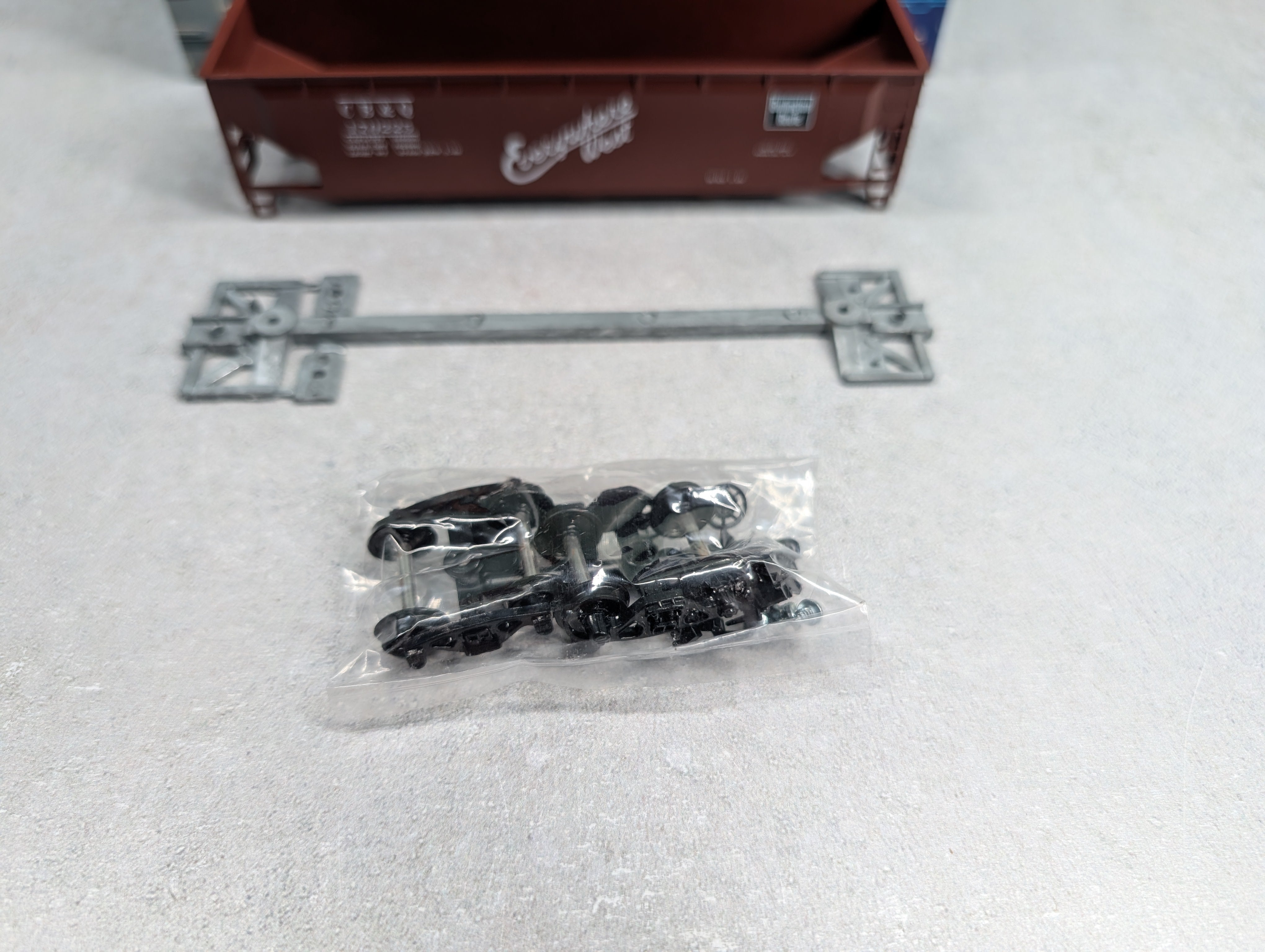 USED Roundhouse 1621 HO Scale 3-Bay Offset Hopper Burlington CB&Q #170225 KIT