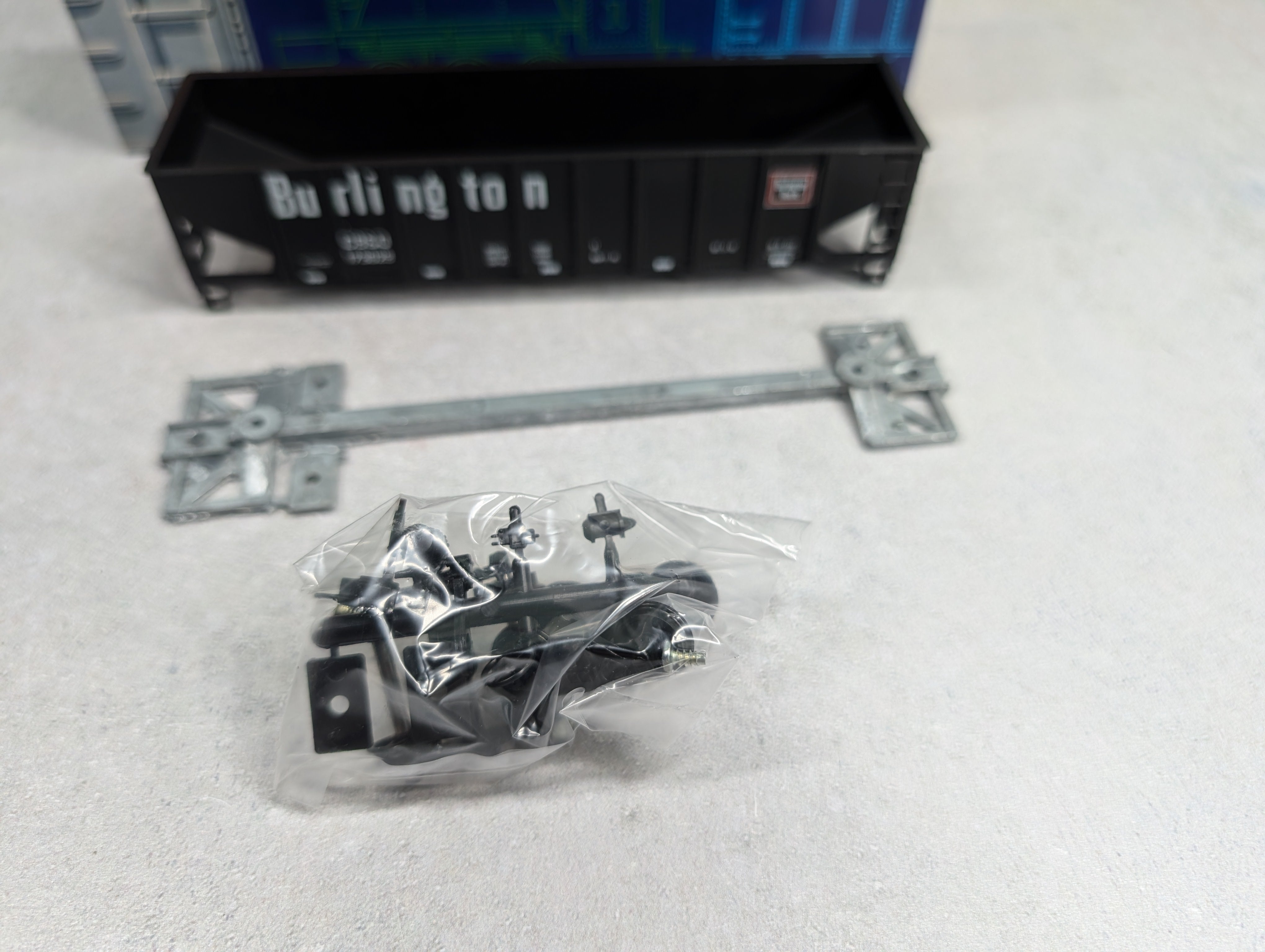 USED Roundhouse 1541 HO Scale 3-Bay Rib Side Hopper Burlington CB&Q #173029 KIT